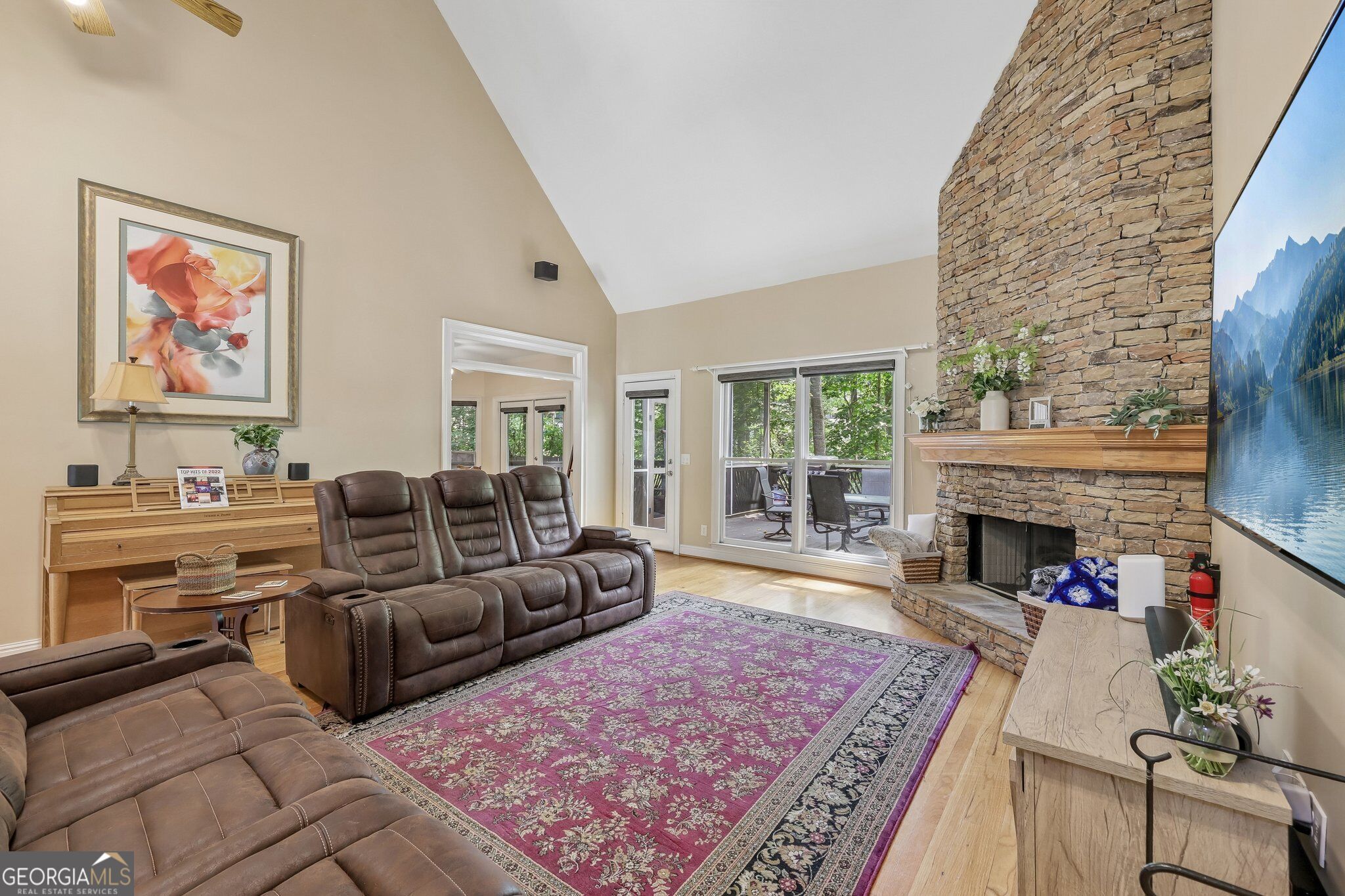 4235 Heather Way Property Photo 5