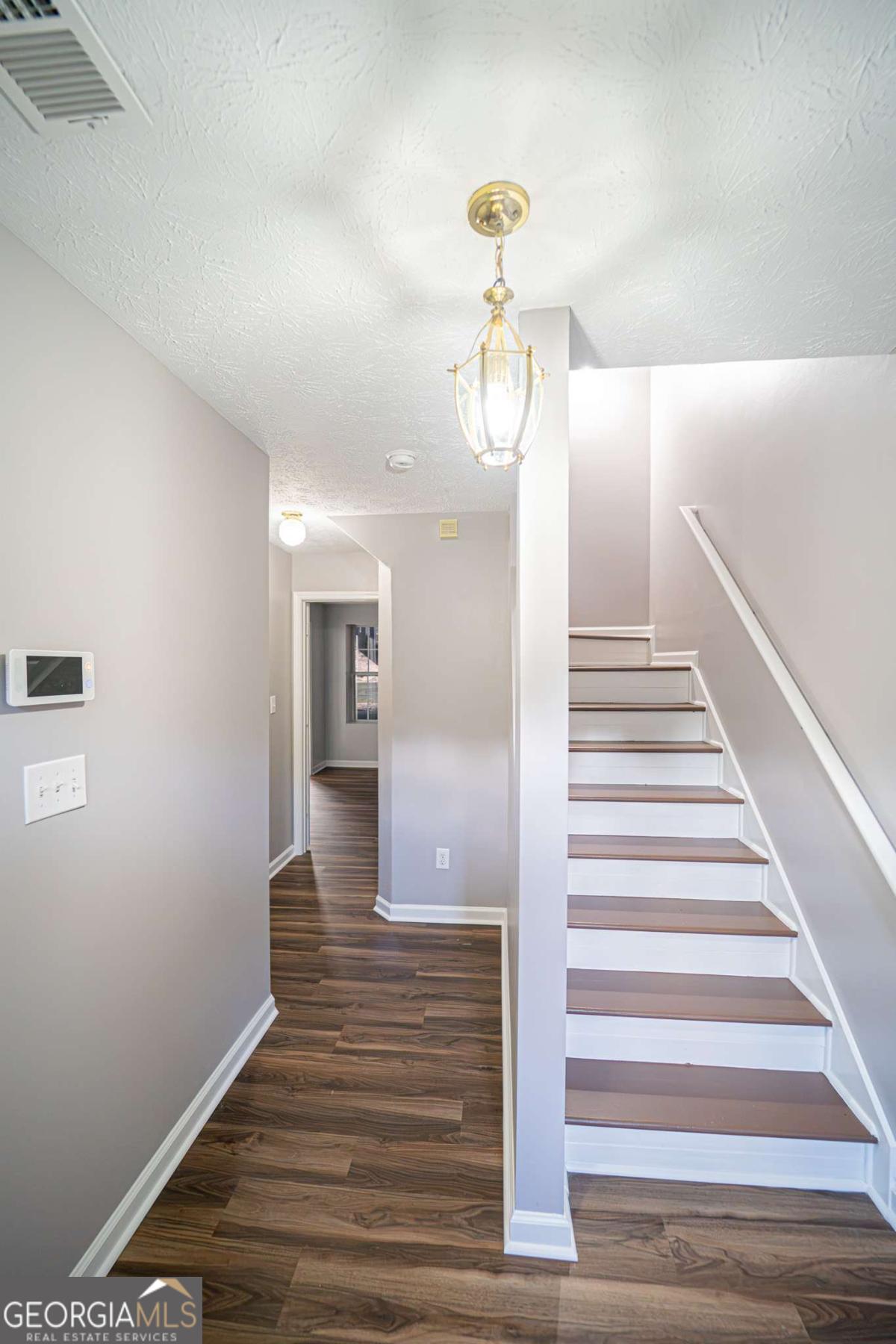 2077 Pinnacle Pointe Drive Property Photo 4