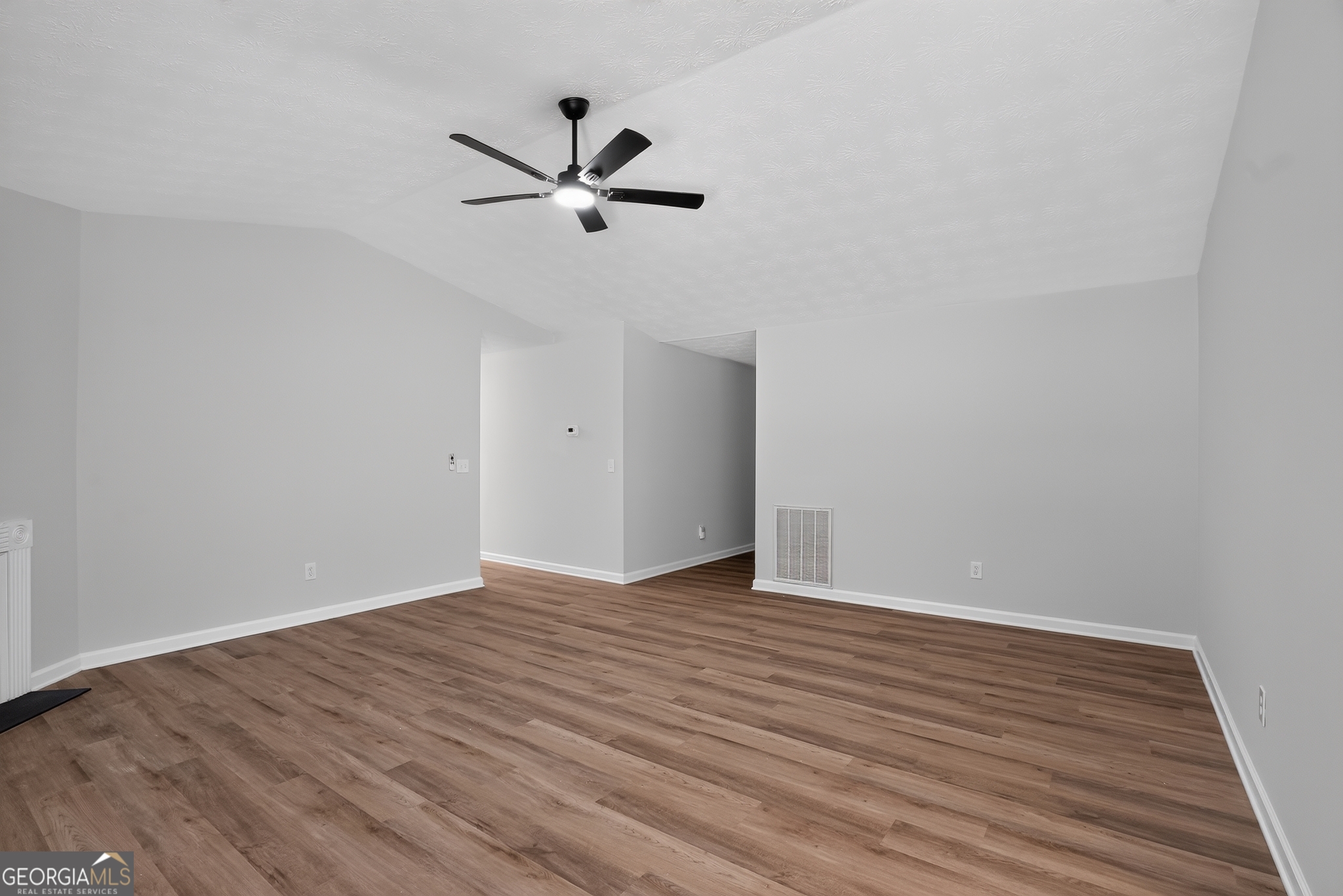 2015 Jefferson Way Property Photo 3