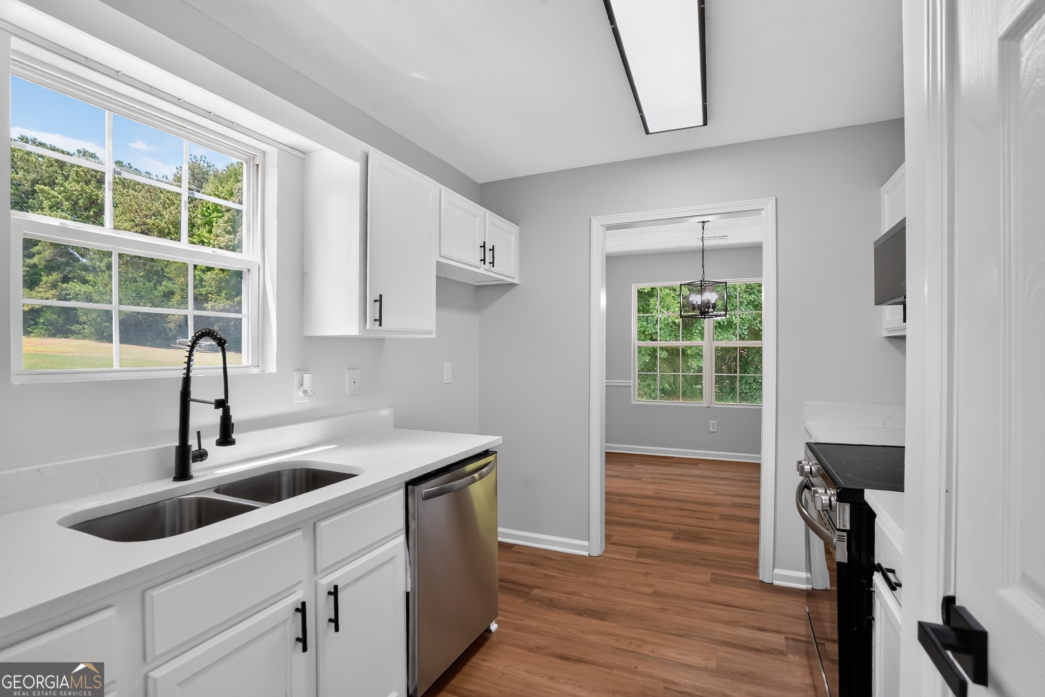 2015 Jefferson Way Property Photo 7
