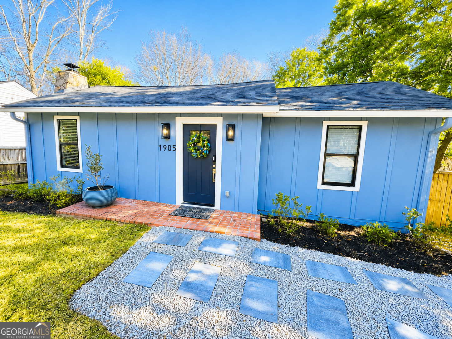 1905 Windemere Drive Ne Property Photo 2