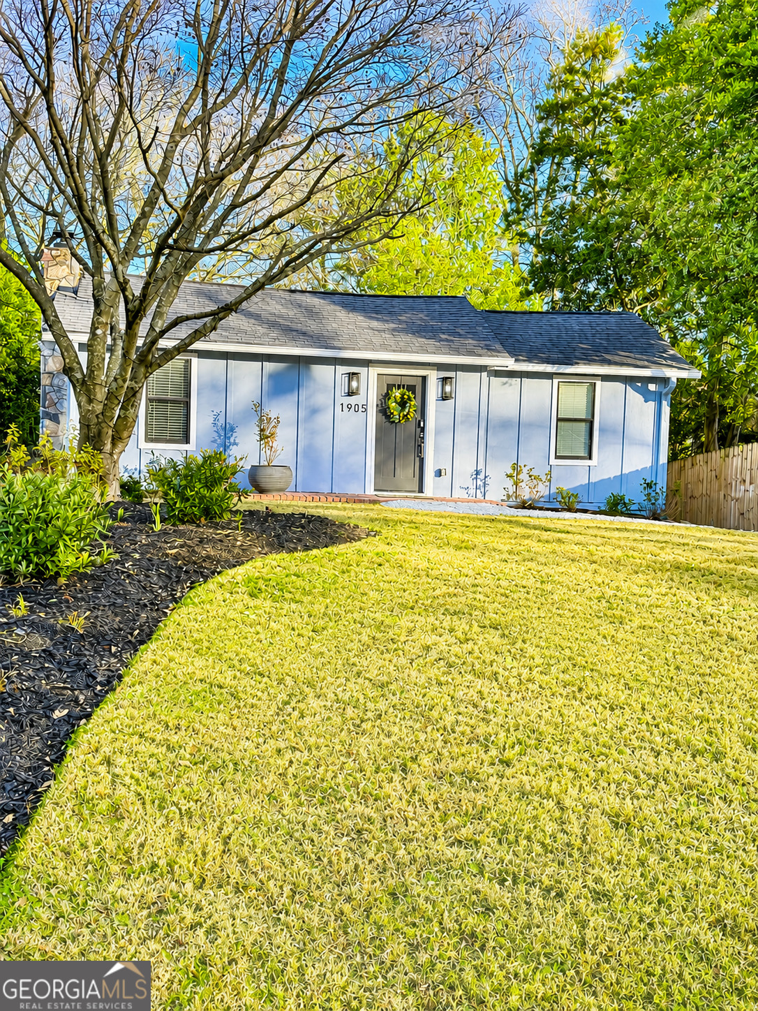 1905 Windemere Drive Ne Property Photo 3