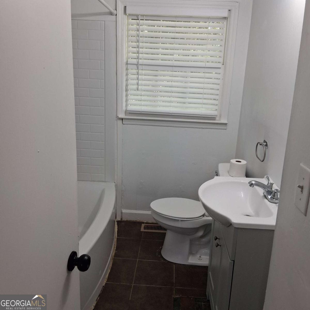 3435 Hillcrest Road Property Photo 13
