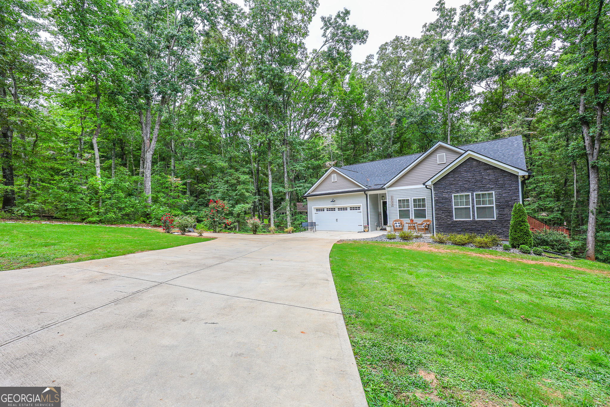 2033 Lakeview Parkway Property Photo 4