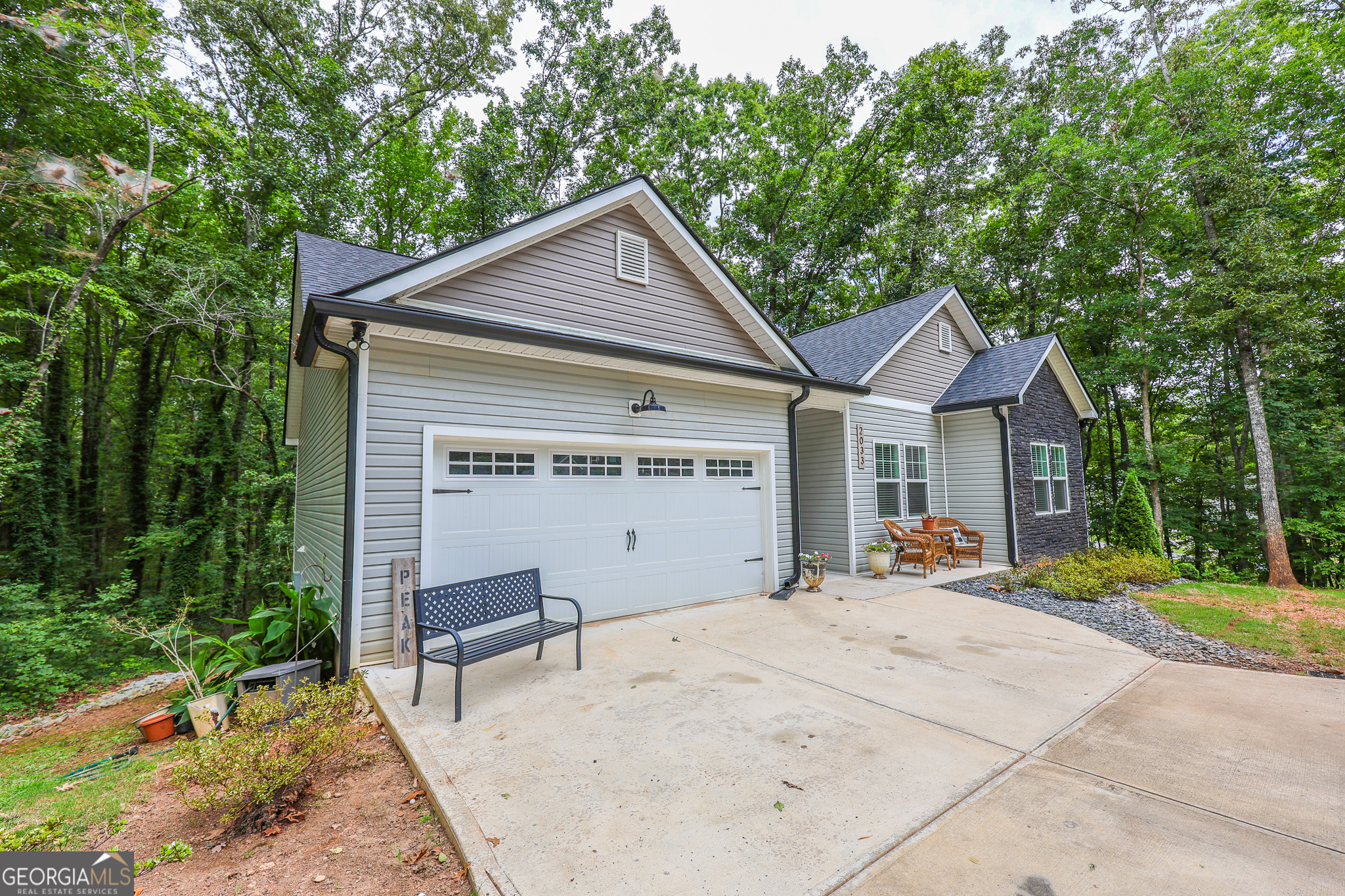 2033 Lakeview Parkway Property Photo 5