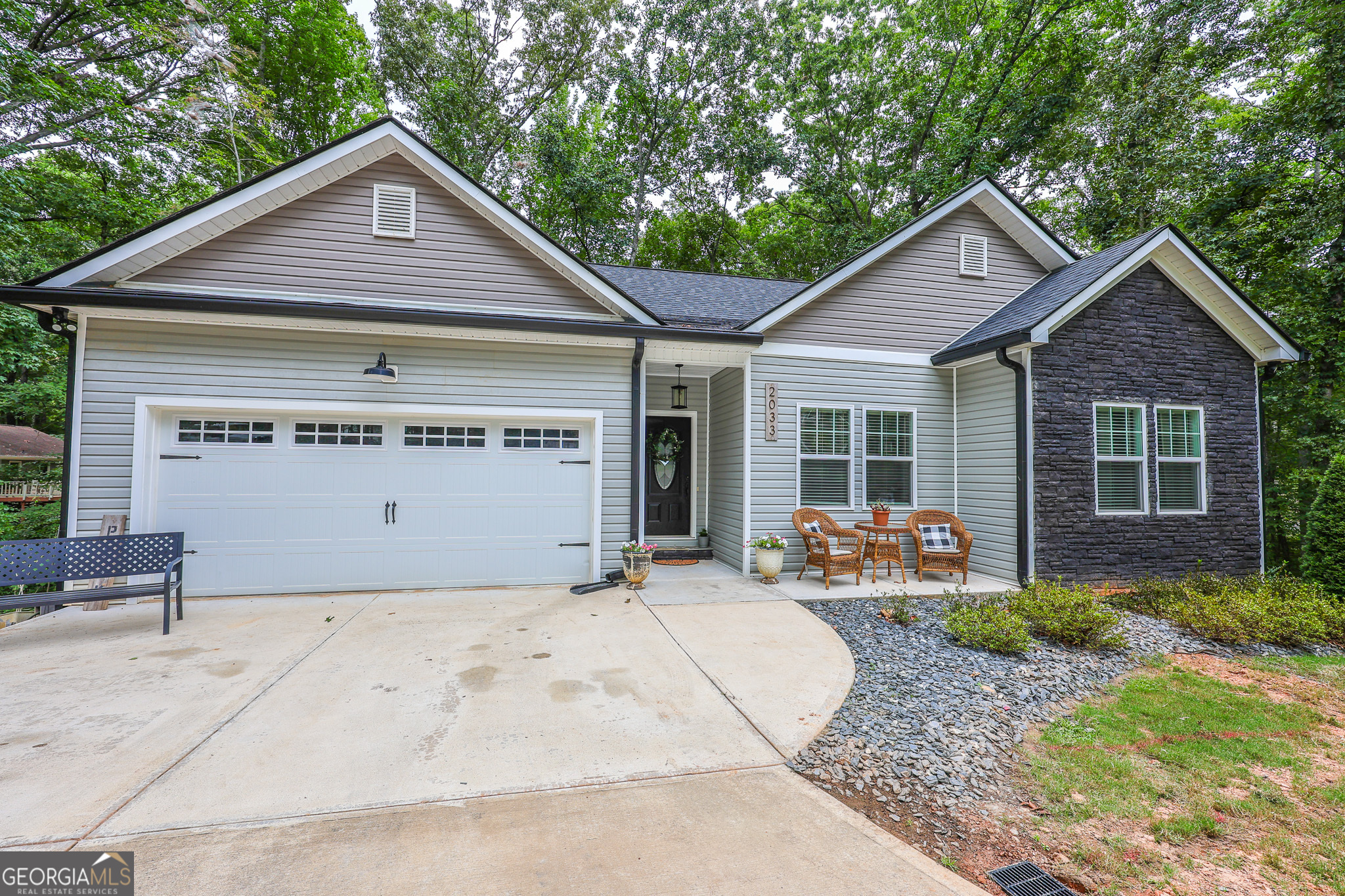 2033 Lakeview Parkway Property Photo 6