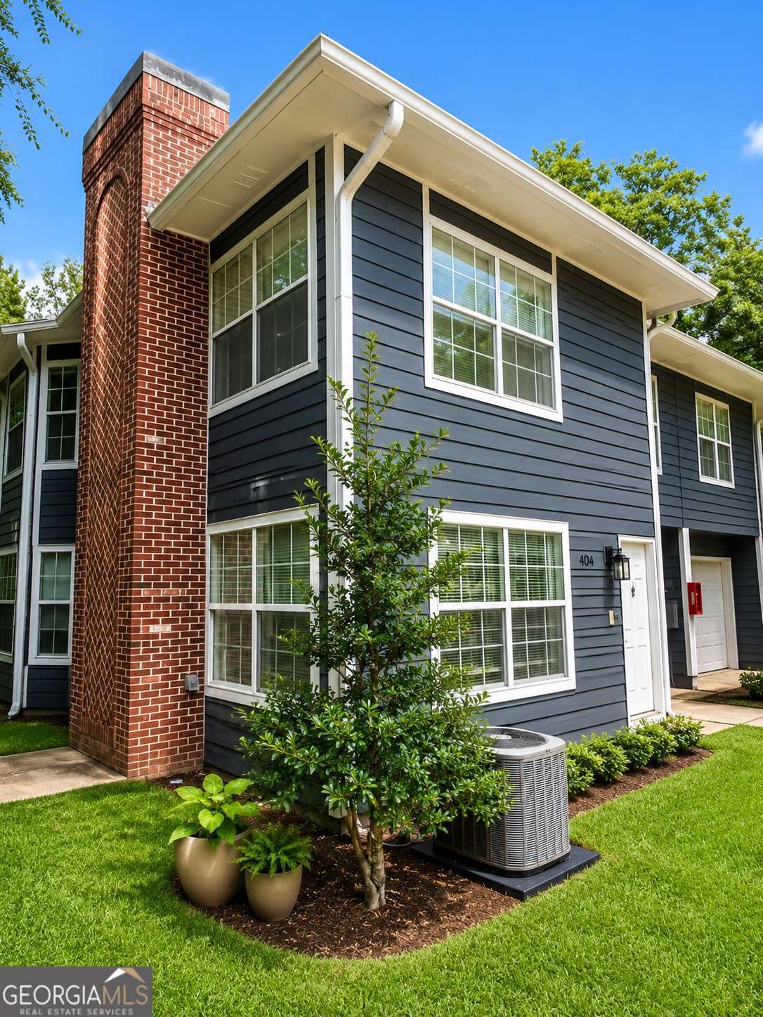 1006 Heathmoor Court Property Photo 3