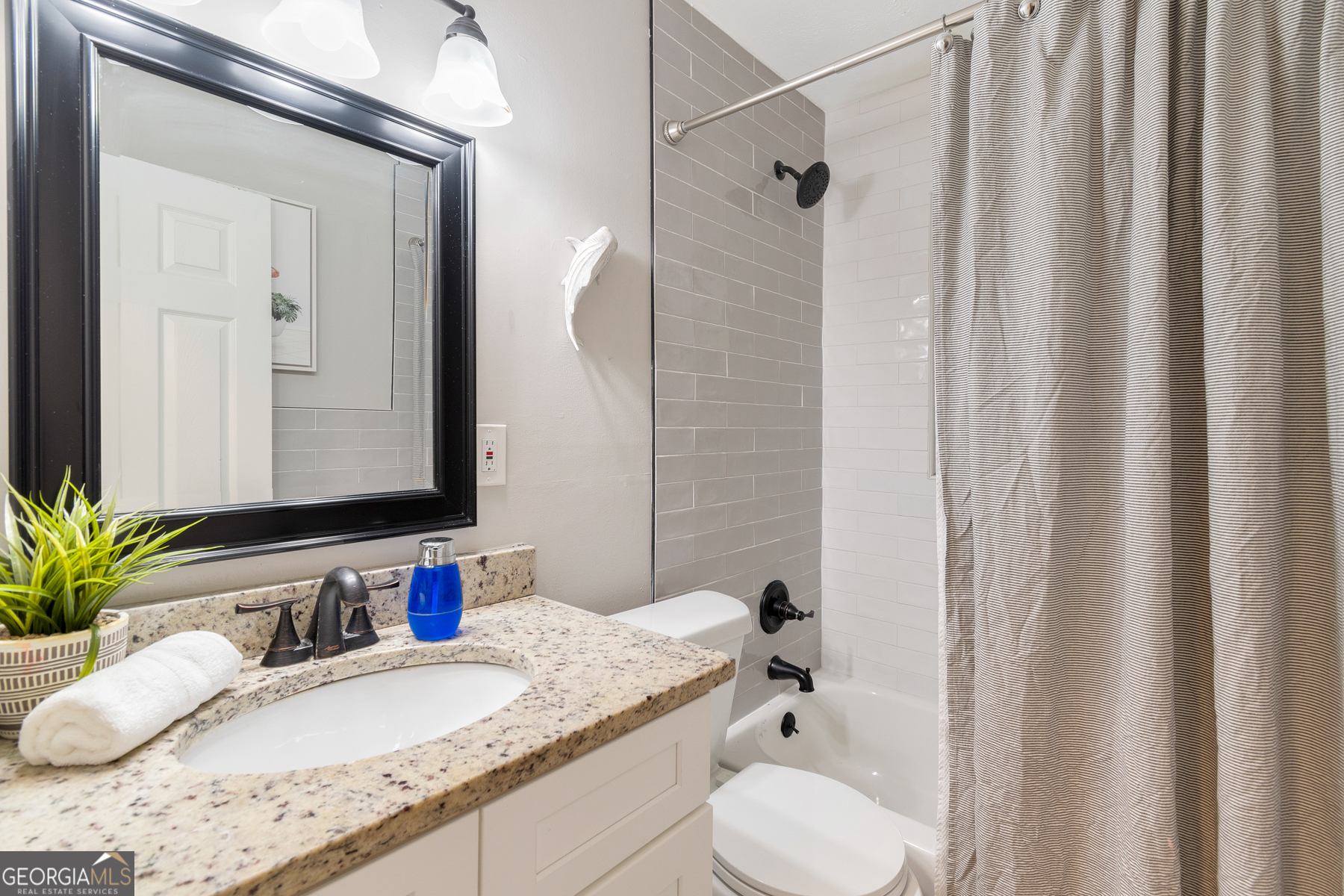 240 Lake Drive Property Photo 14