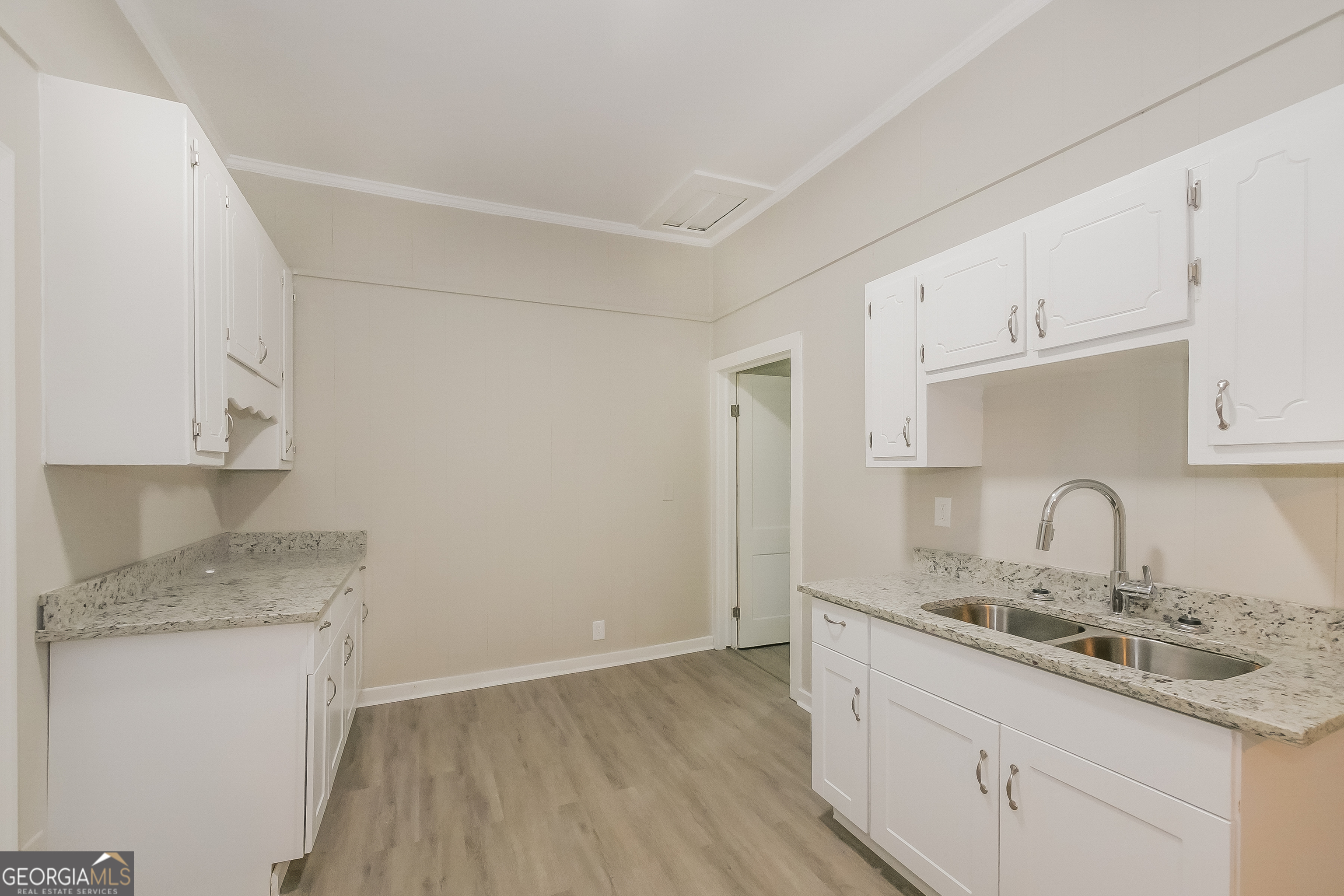 725 Williams Street Property Photo 6