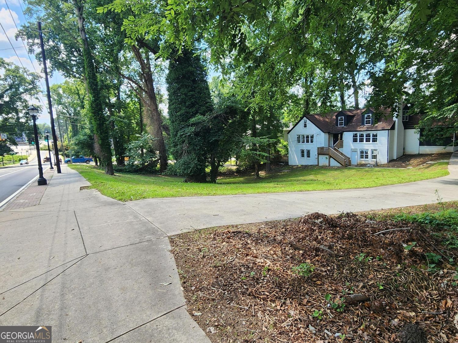 1511 Joseph E Boone Boulevard Nw Property Photo 4
