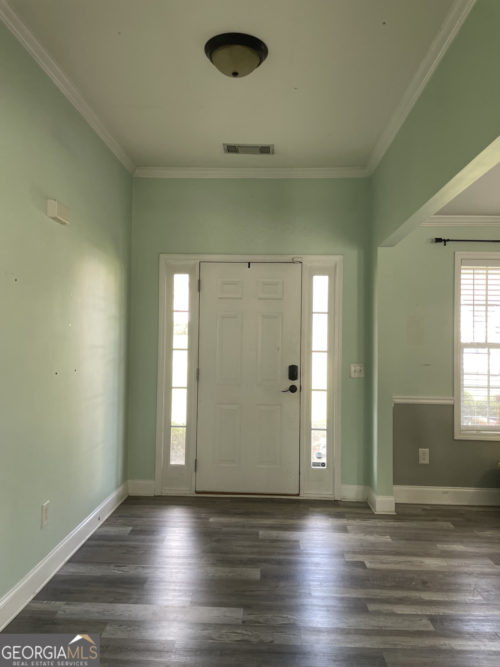 109 Presidential Lane Property Photo 3