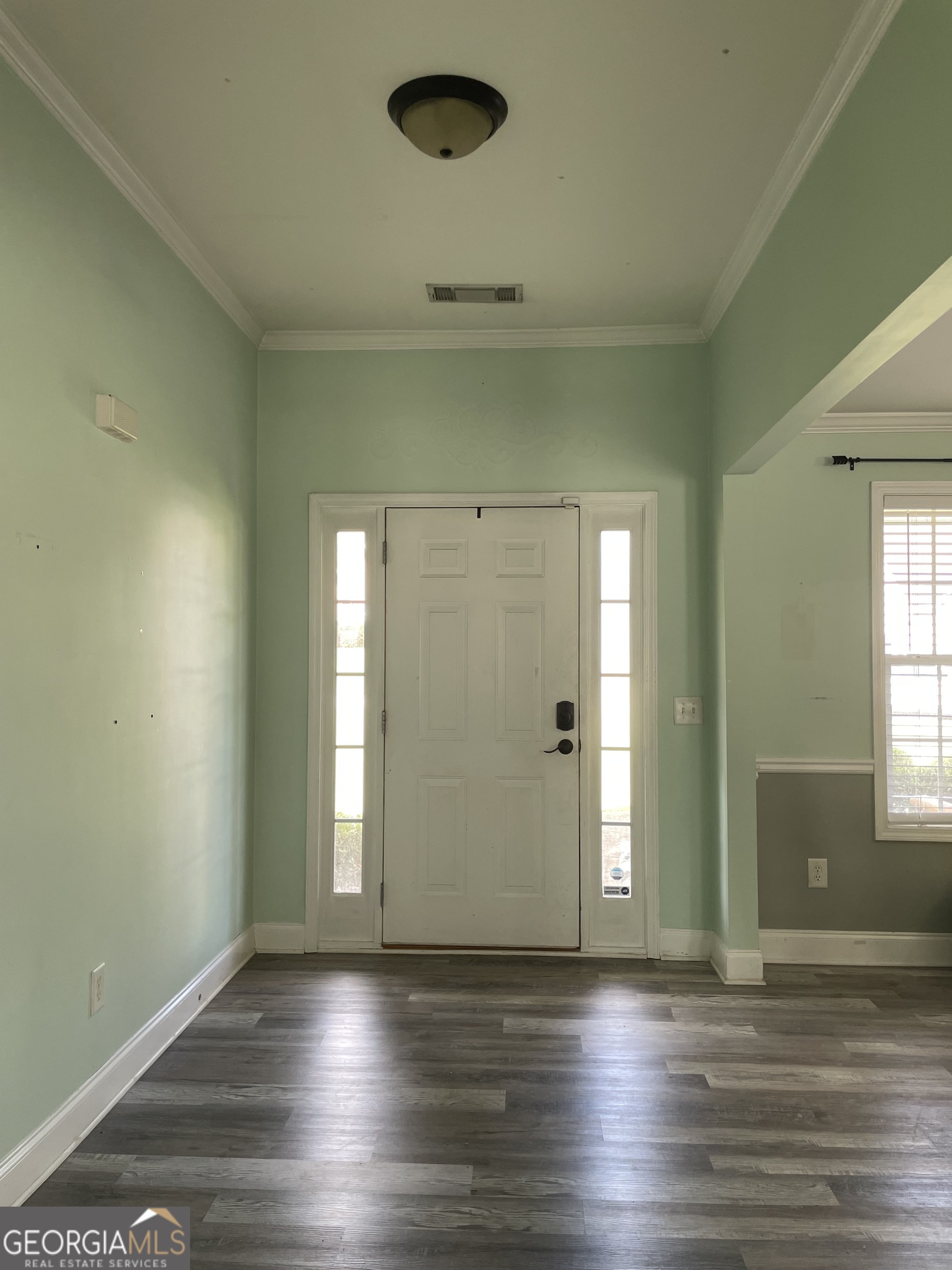 109 Presidential Lane Property Photo 4