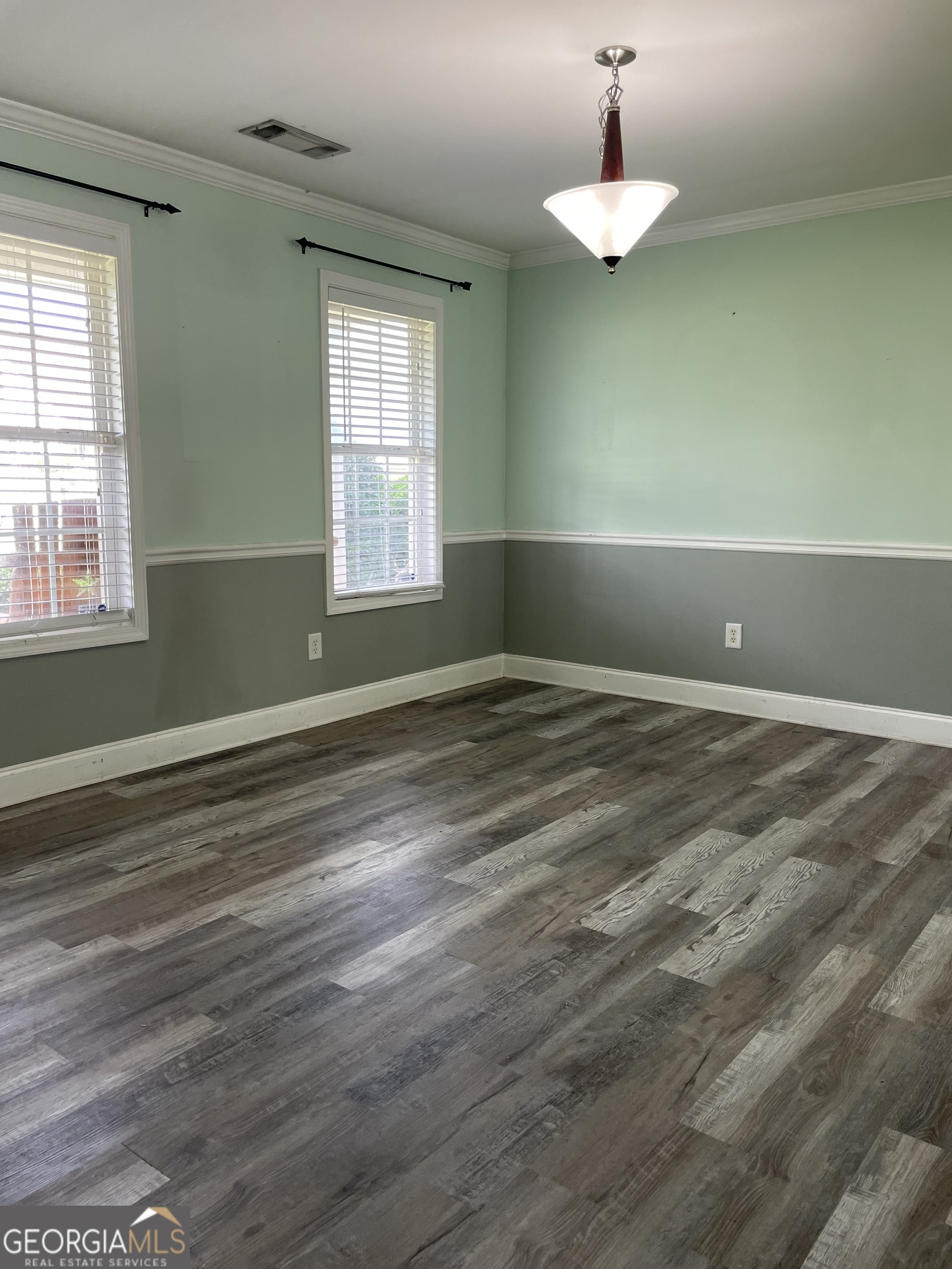 109 Presidential Lane Property Photo 6