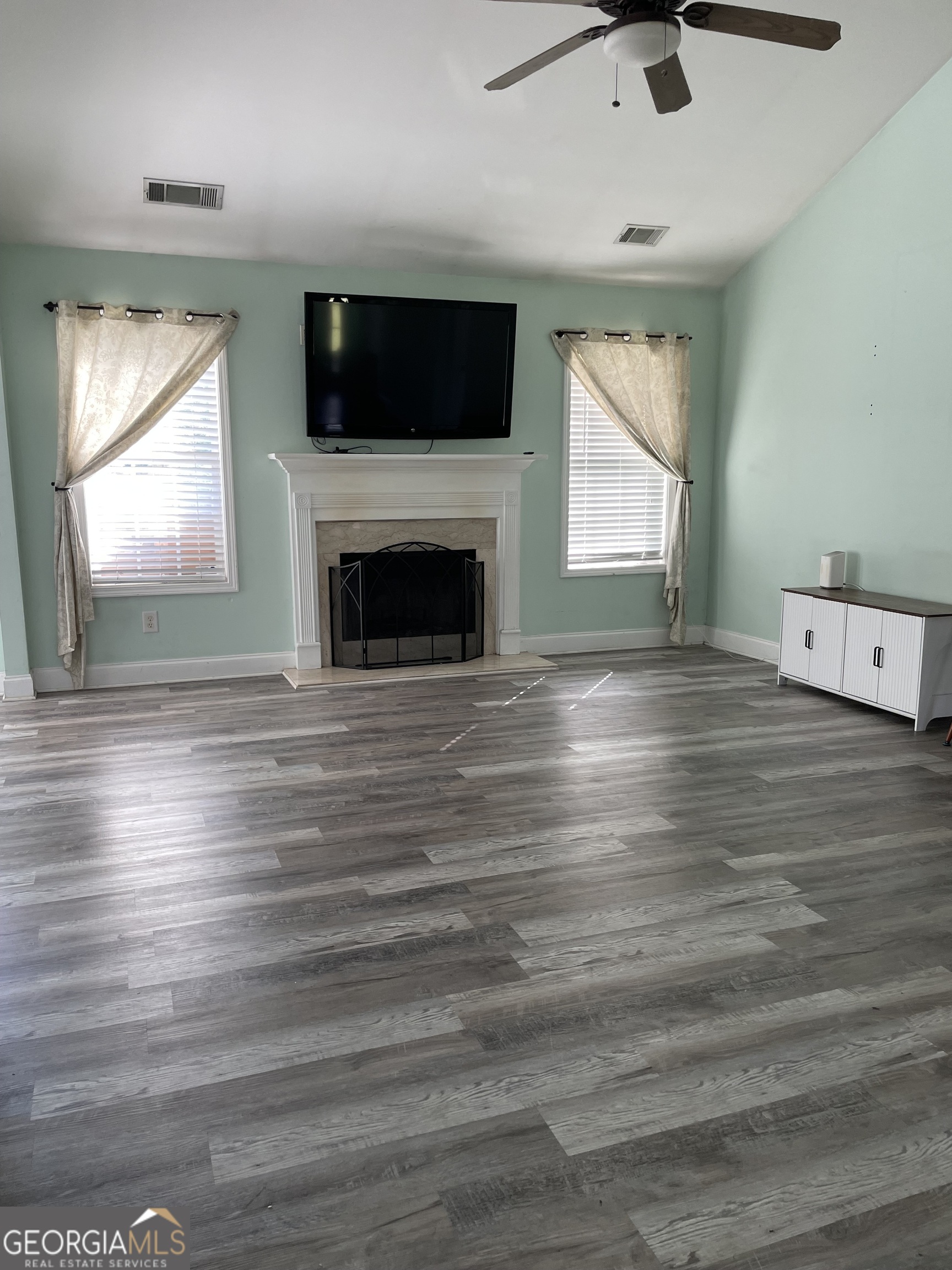 109 Presidential Lane Property Photo 11