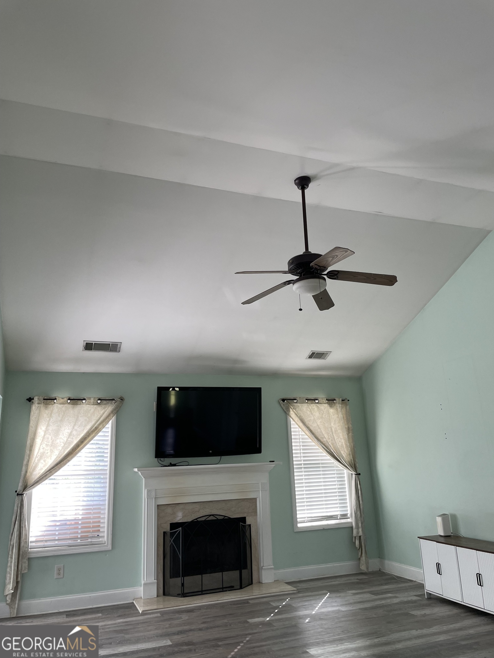 109 Presidential Lane Property Photo 12