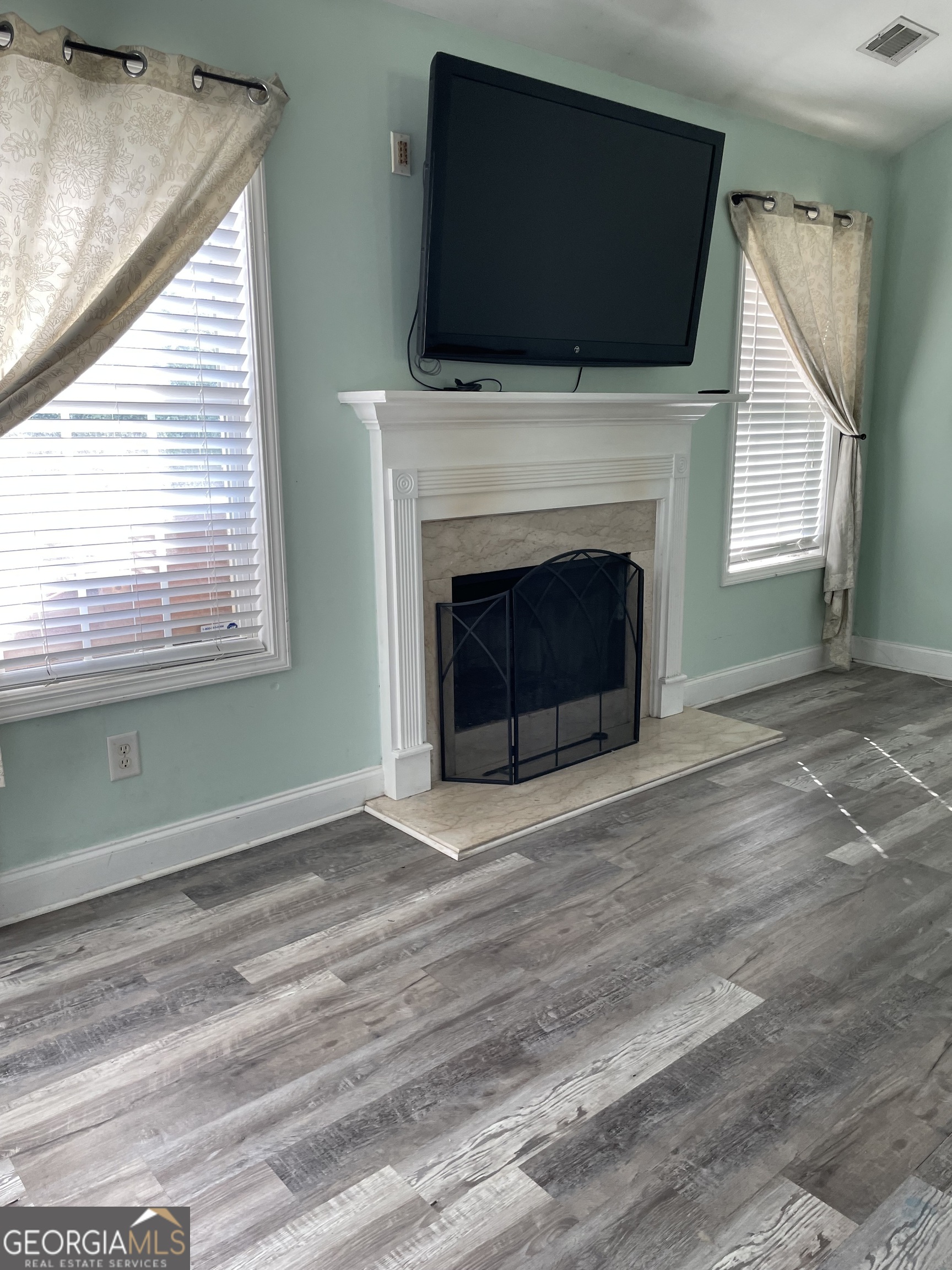 109 Presidential Lane Property Photo 16