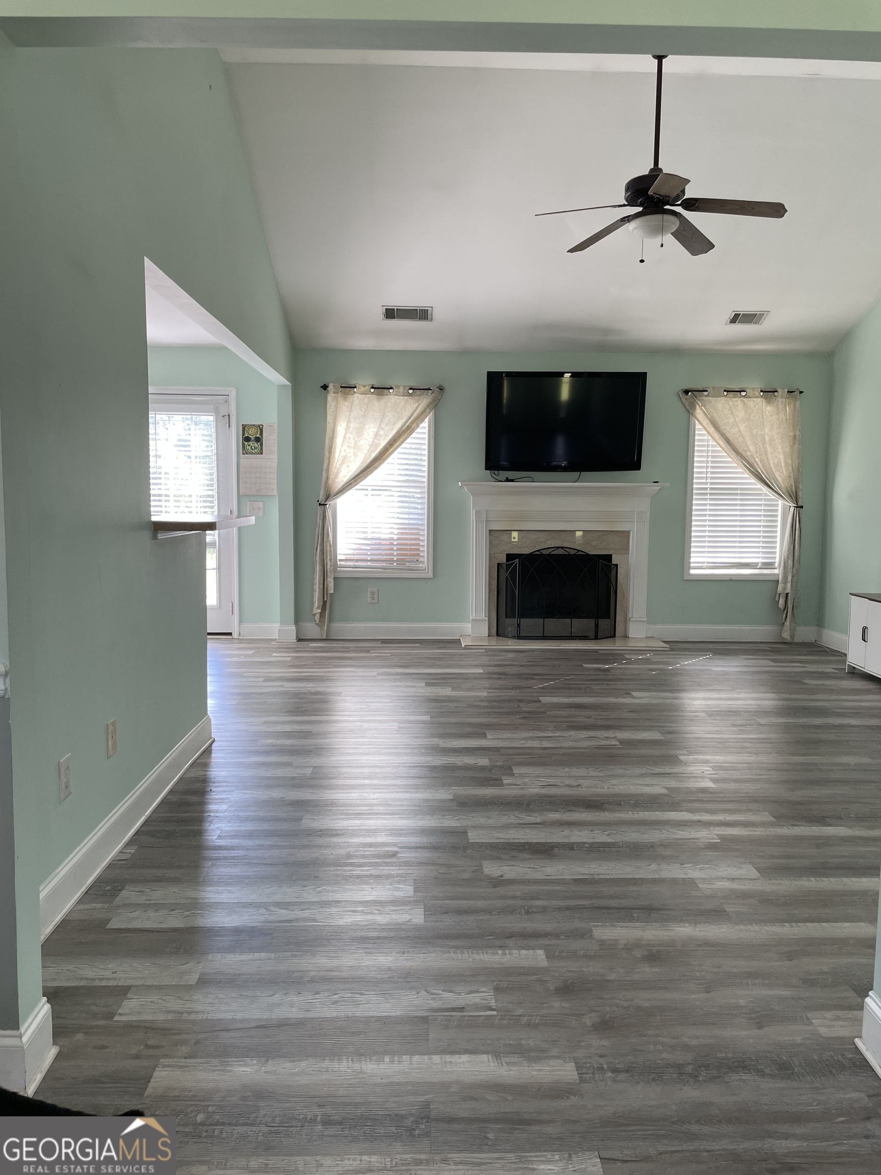 109 Presidential Lane Property Photo 17