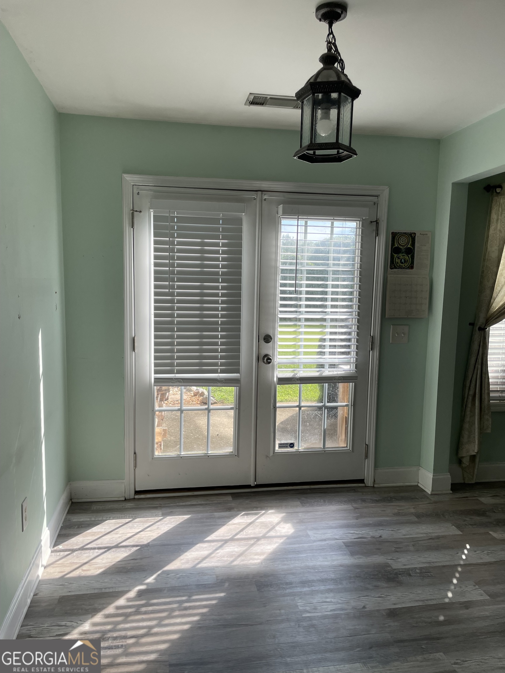 109 Presidential Lane Property Photo 21