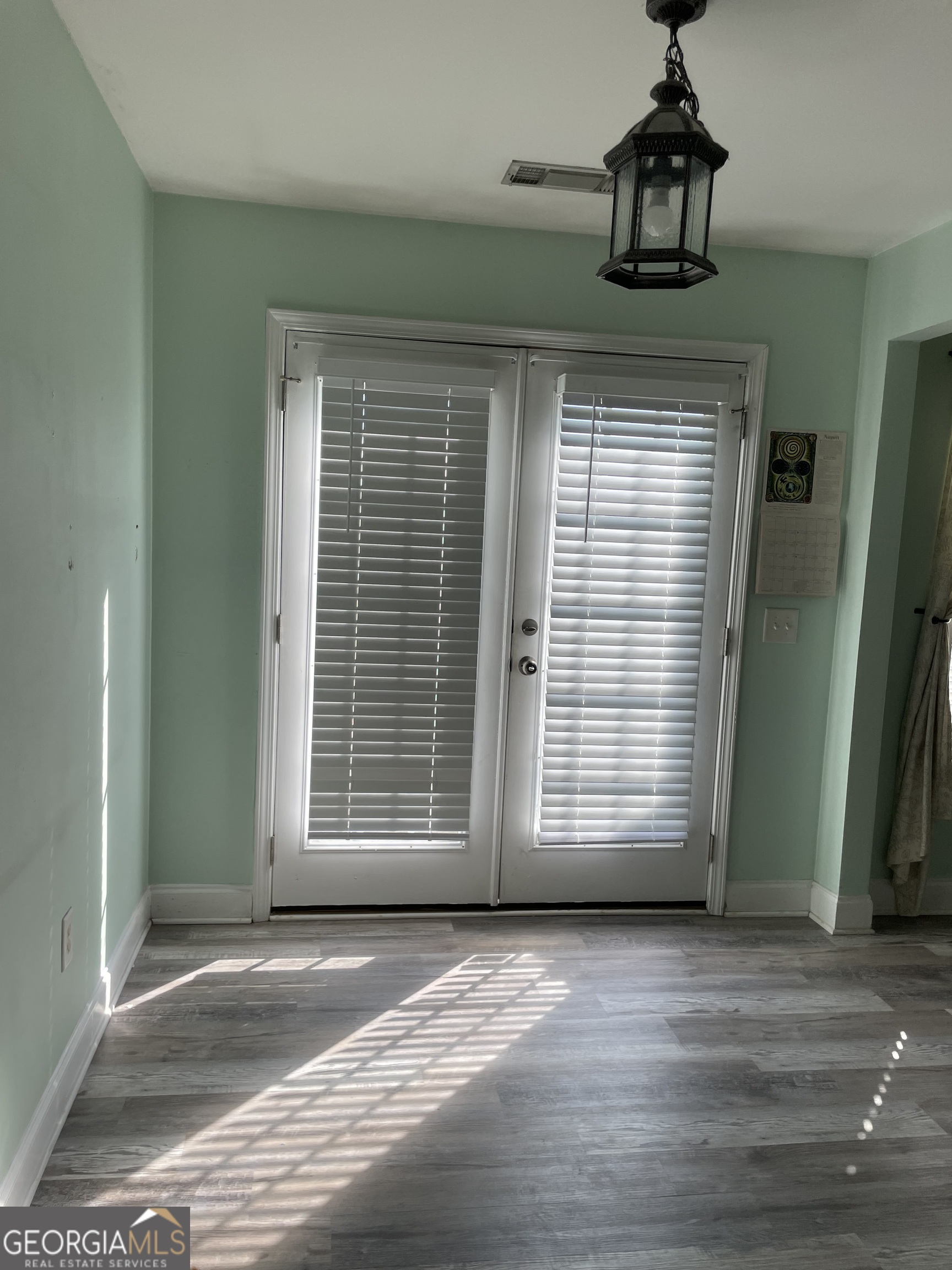 109 Presidential Lane Property Photo 22