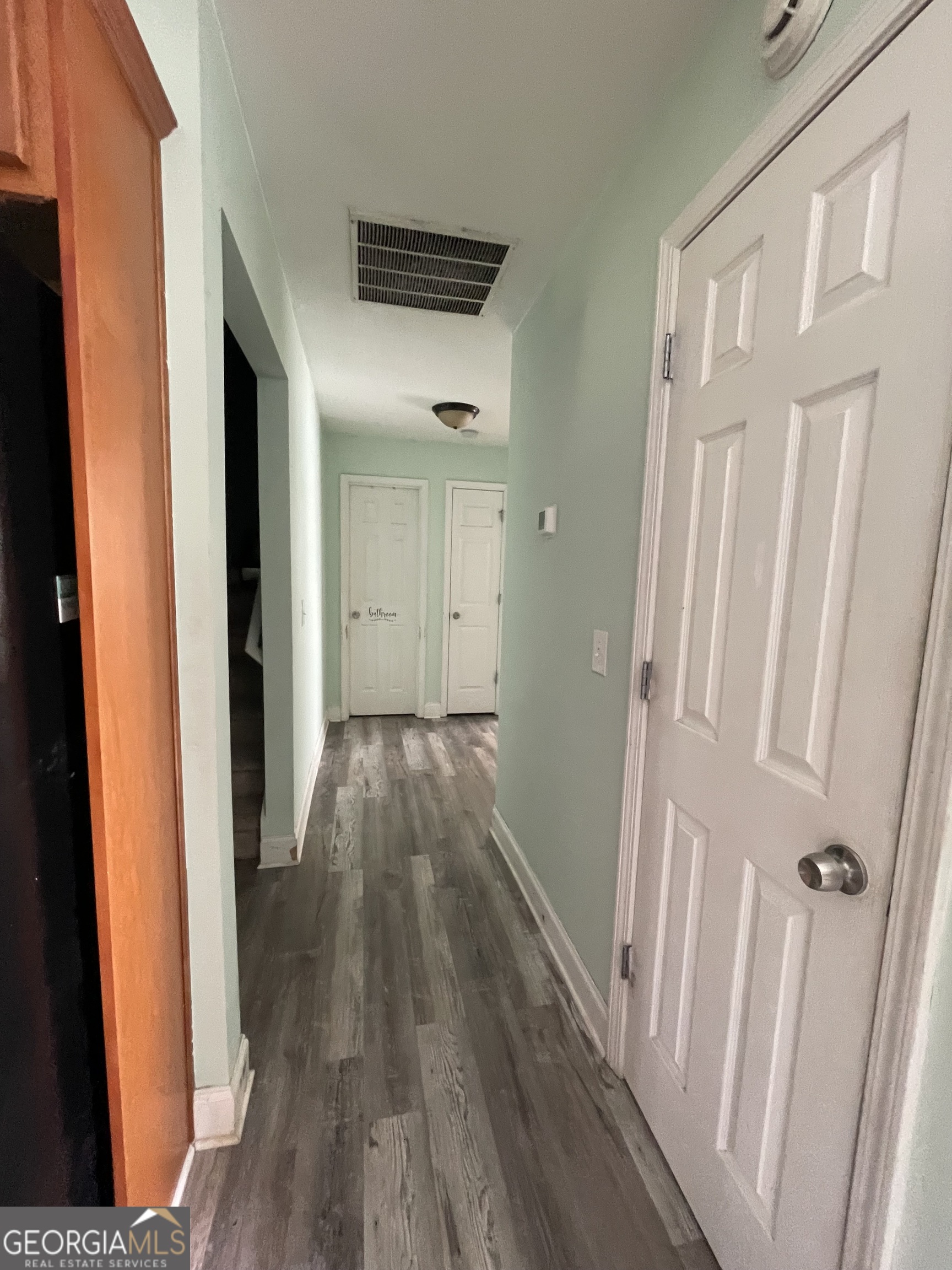 109 Presidential Lane Property Photo 31
