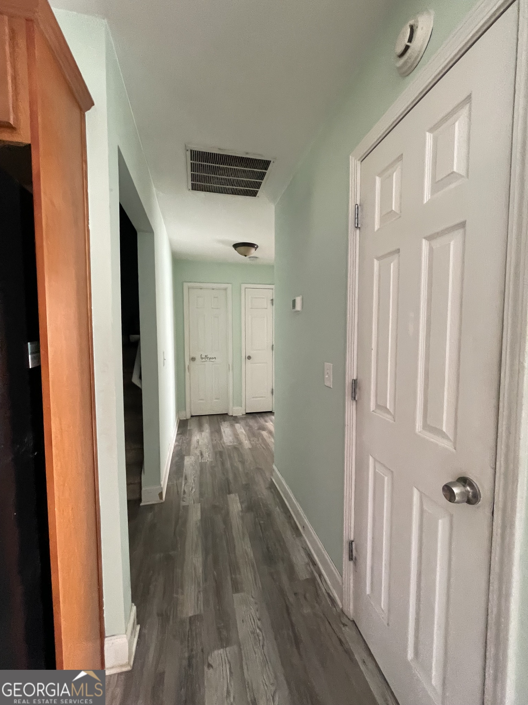 109 Presidential Lane Property Photo 32