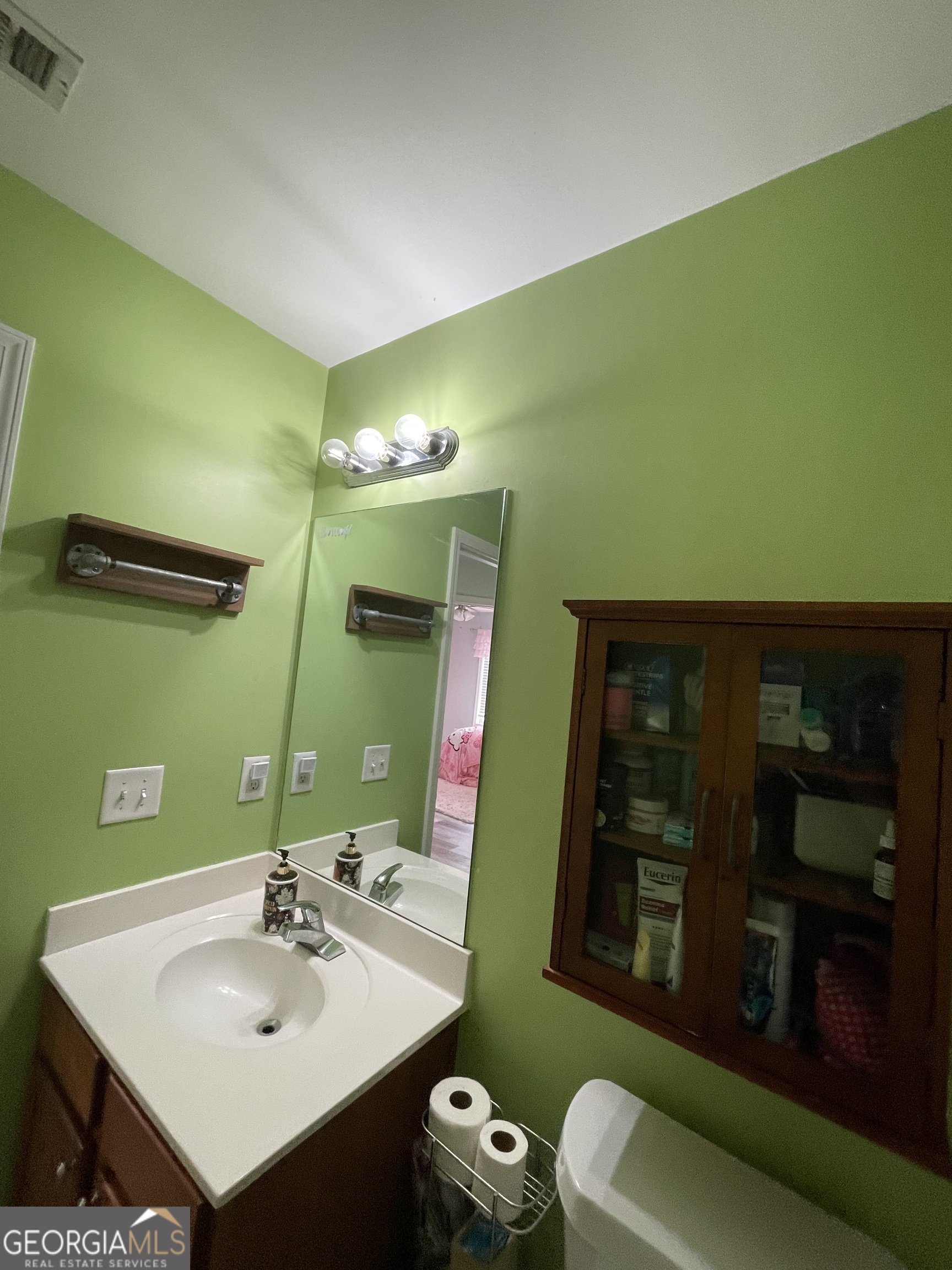 109 Presidential Lane Property Photo 34