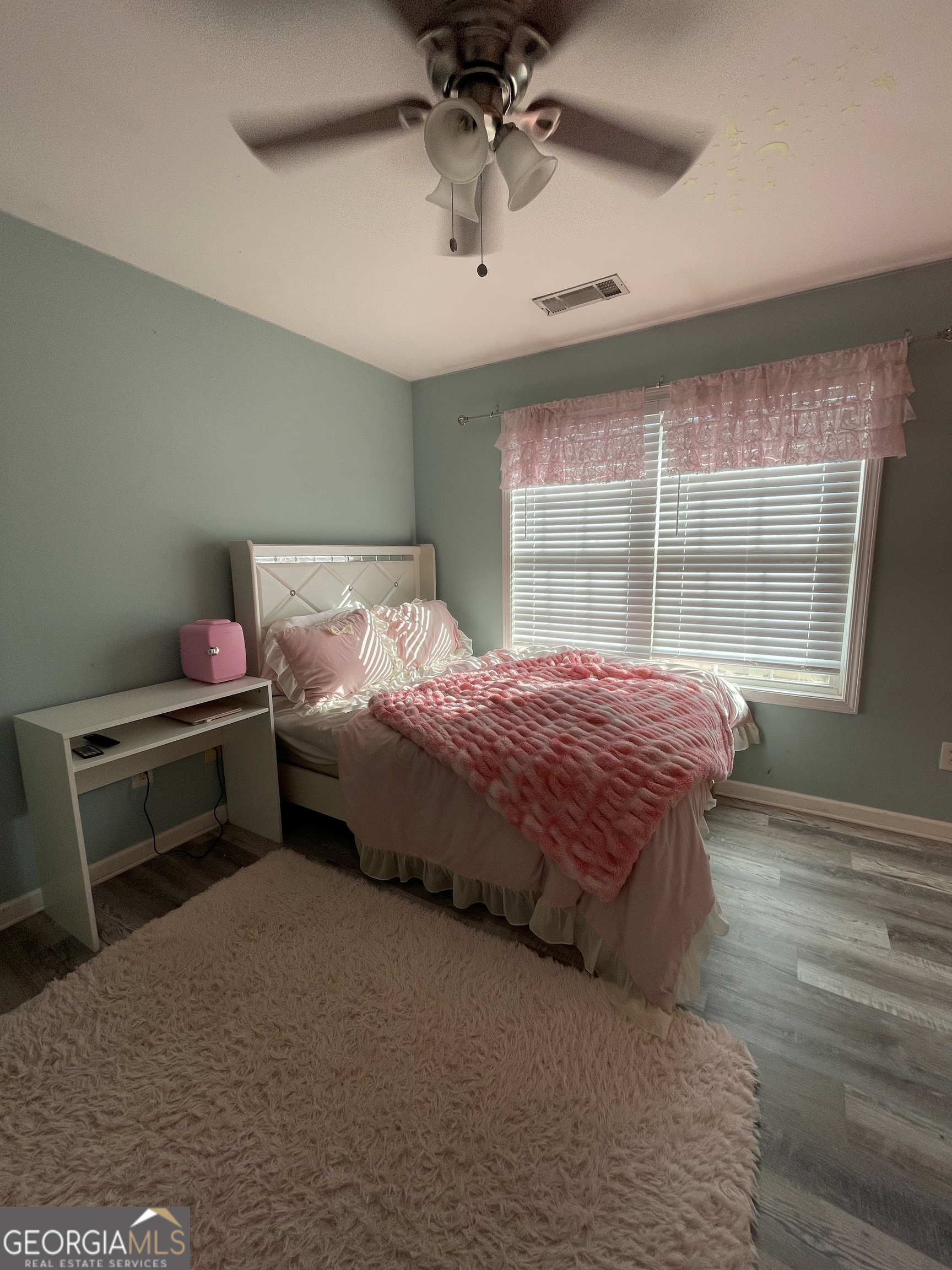 109 Presidential Lane Property Photo 38