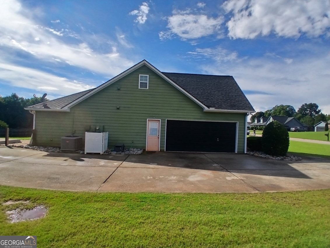 109 Presidential Lane Property Photo 43