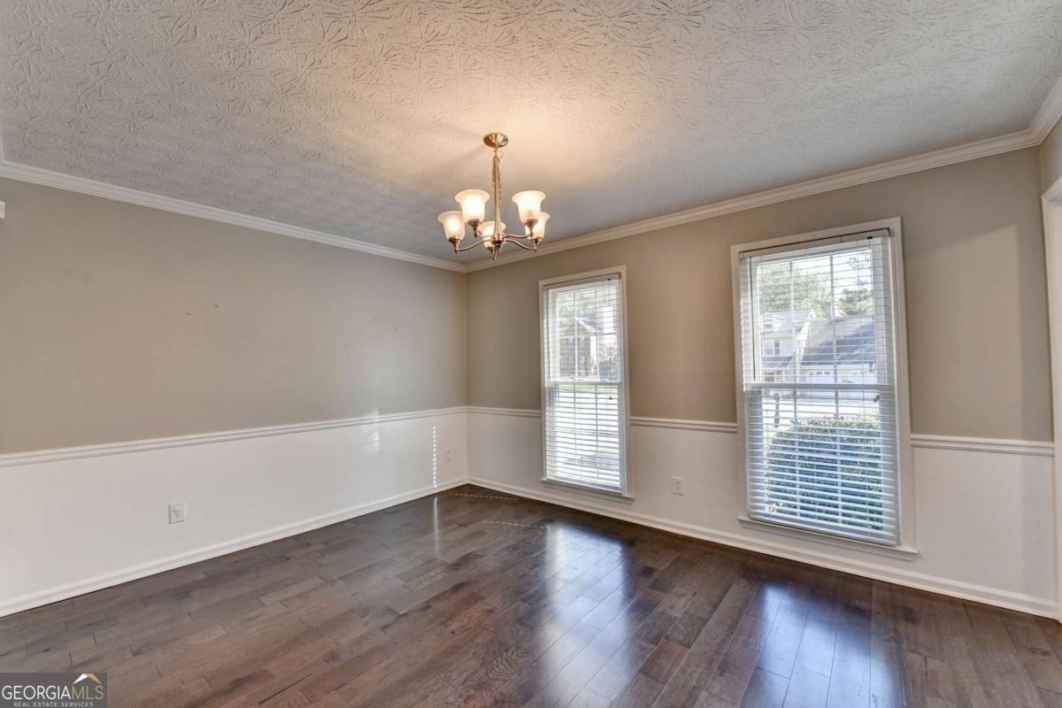 709 Flowers Crossing Property Photo 7
