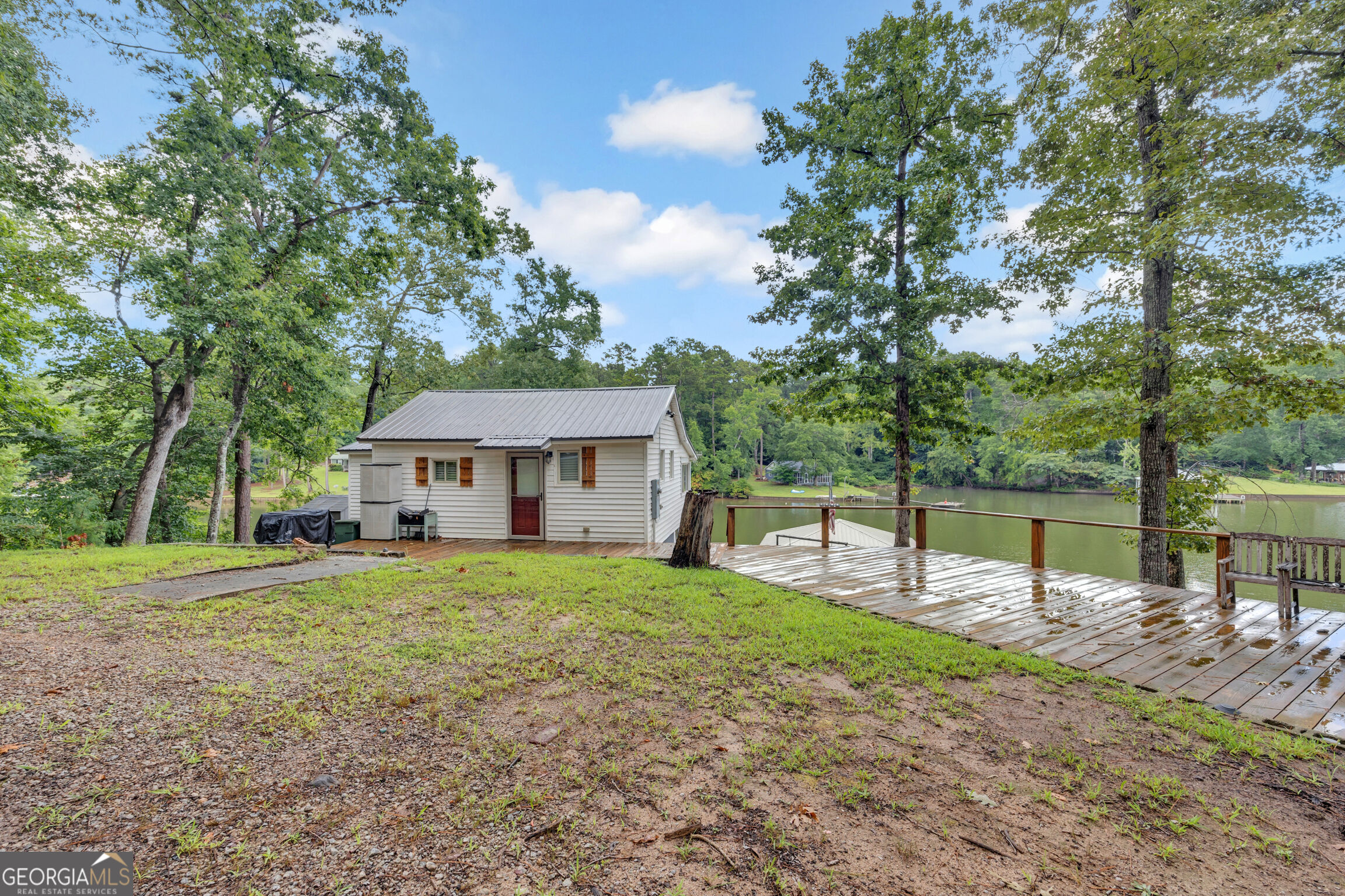 1735 Campbell Road Property Photo 4
