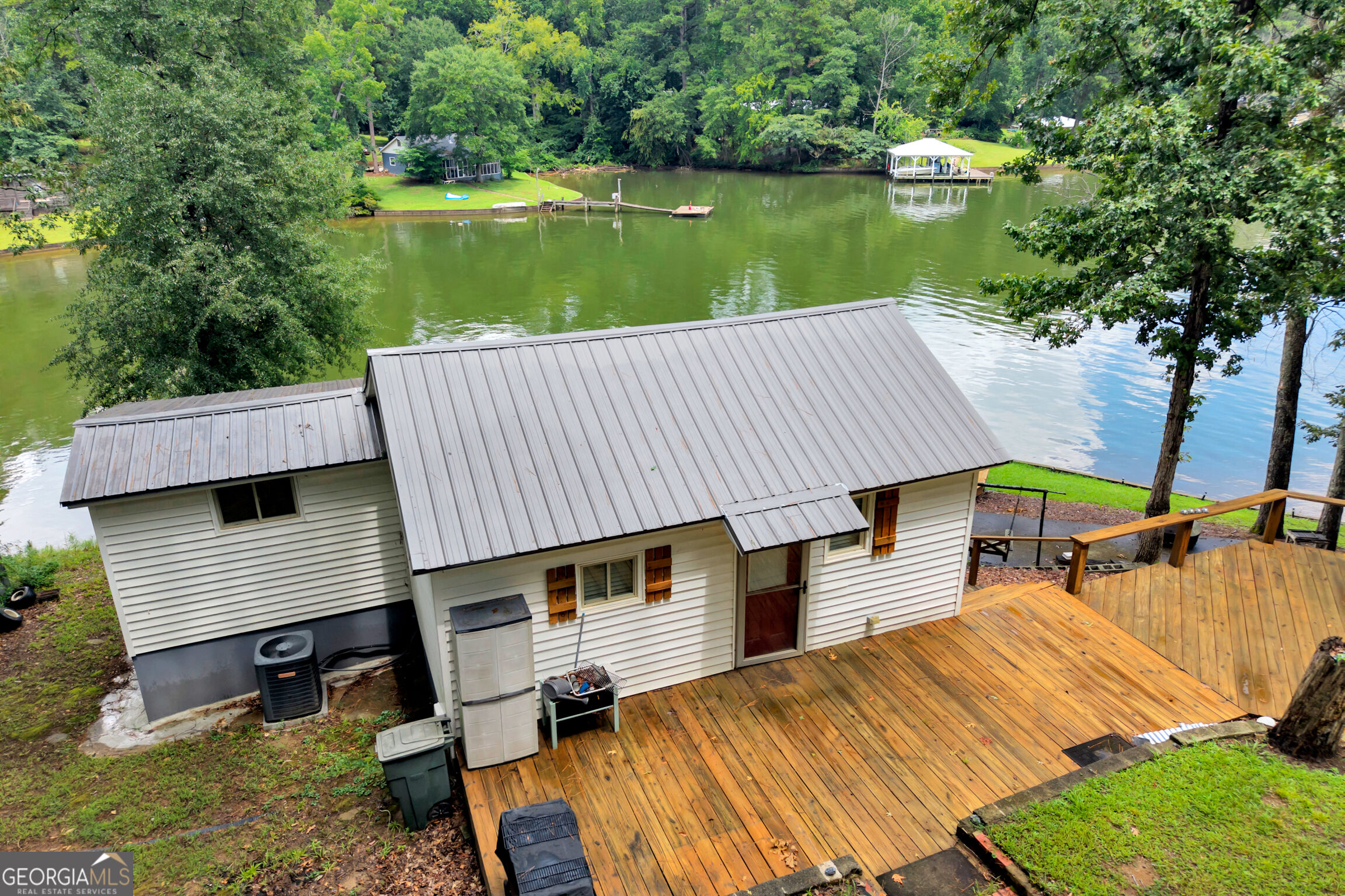 1735 Campbell Road Property Photo 4