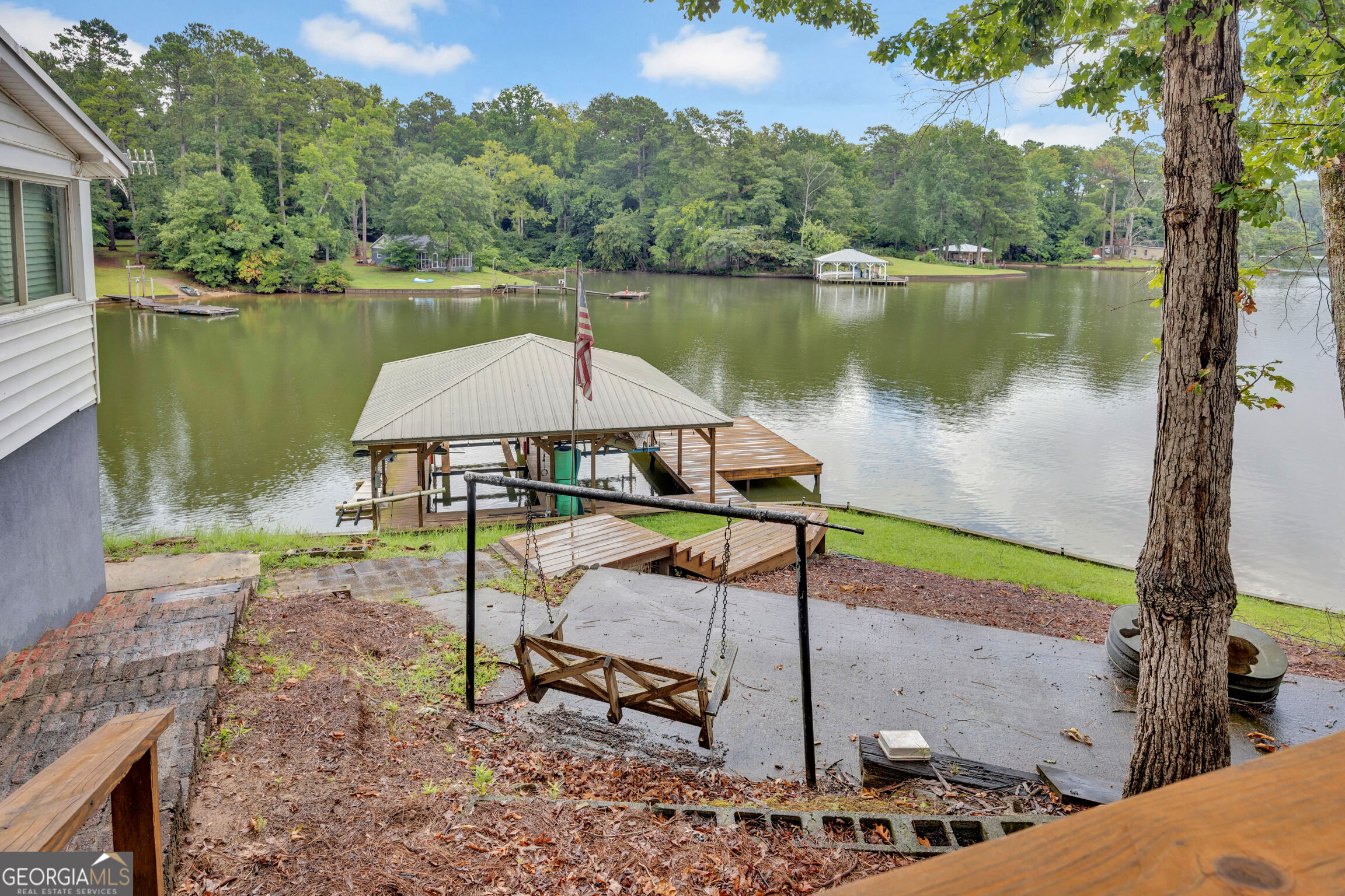 1735 Campbell Road Property Photo 7
