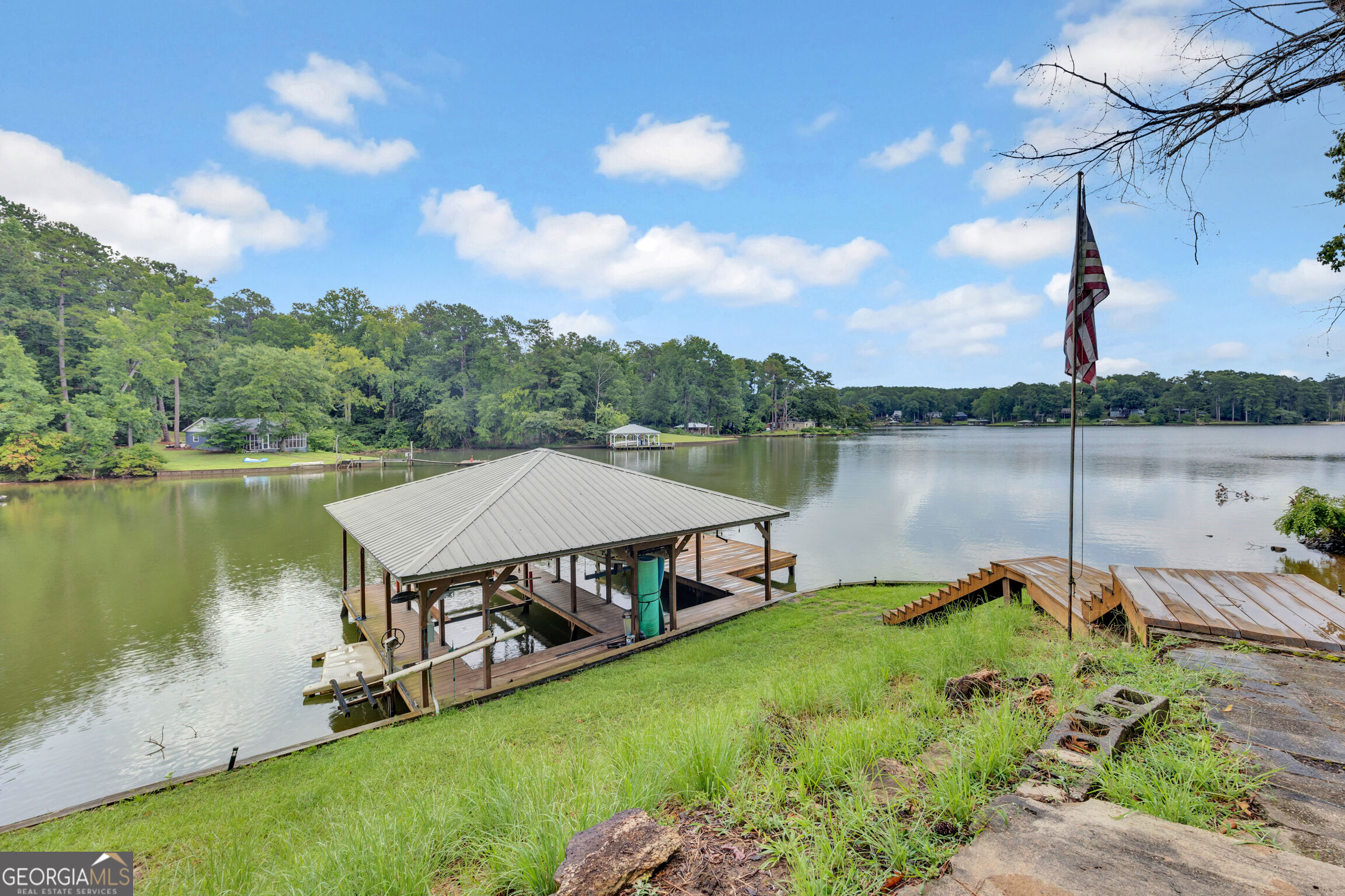 1735 Campbell Road Property Photo 8