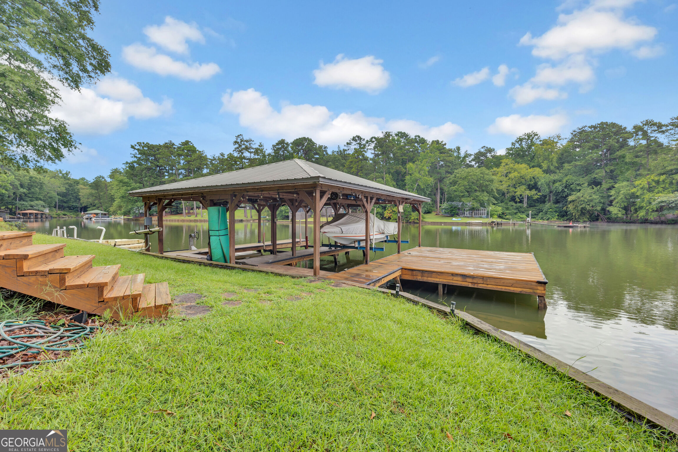 1735 Campbell Road Property Photo 9