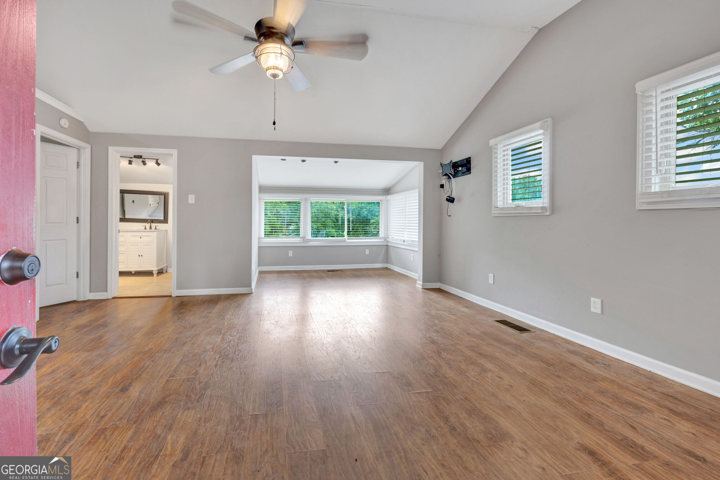 1735 Campbell Road Property Photo 14