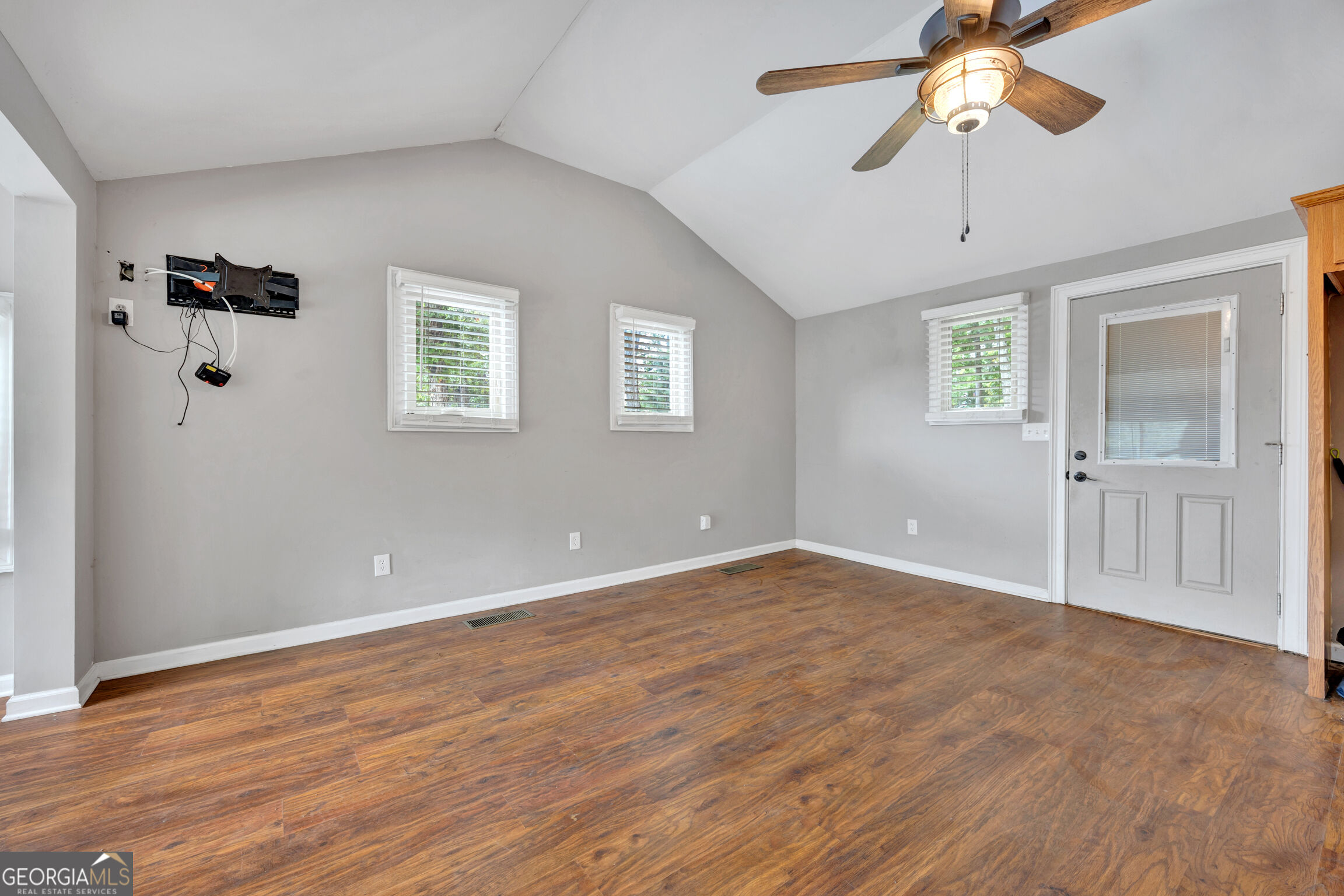 1735 Campbell Road Property Photo 16