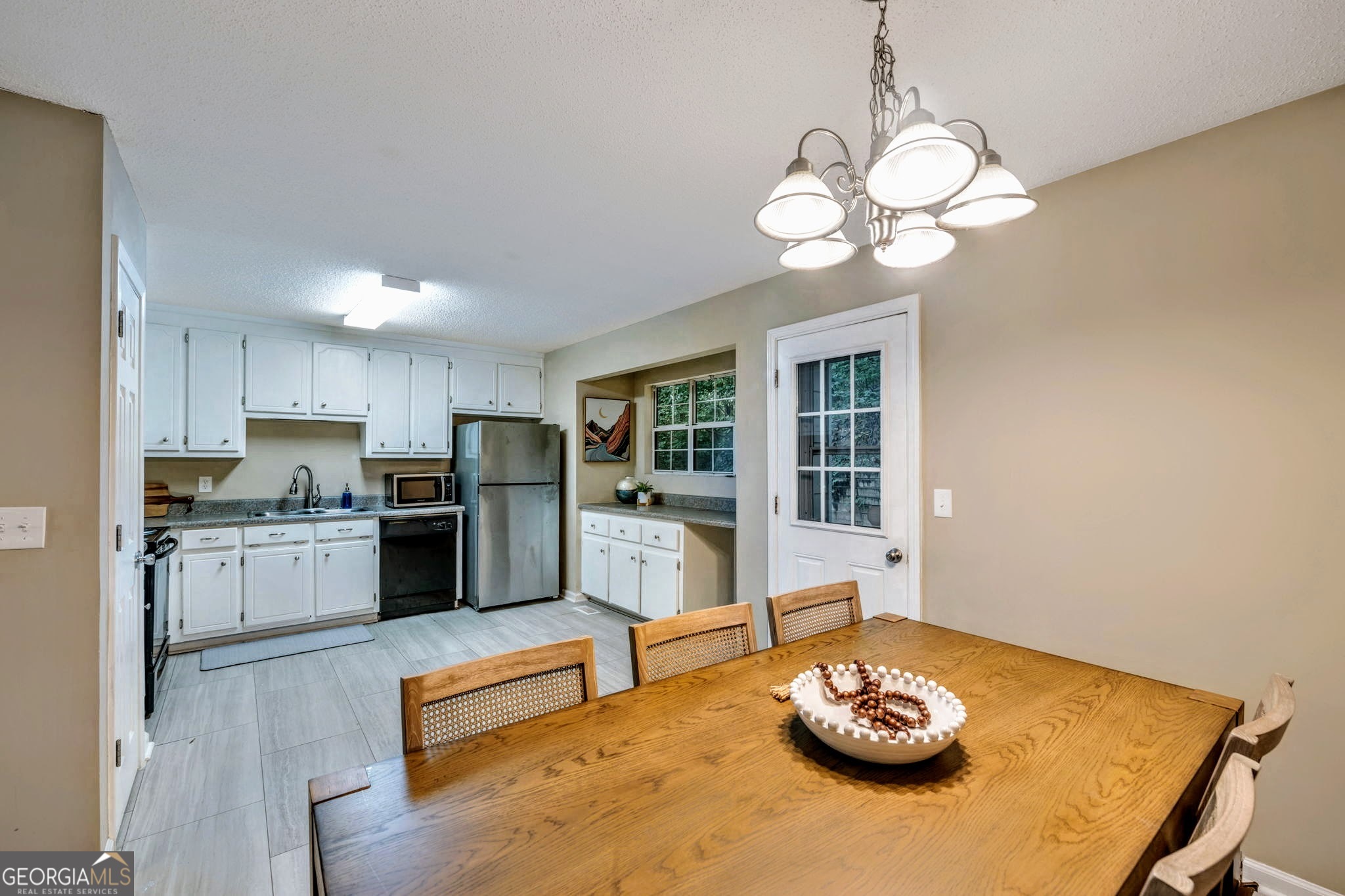221 Remington Lane Property Photo 4