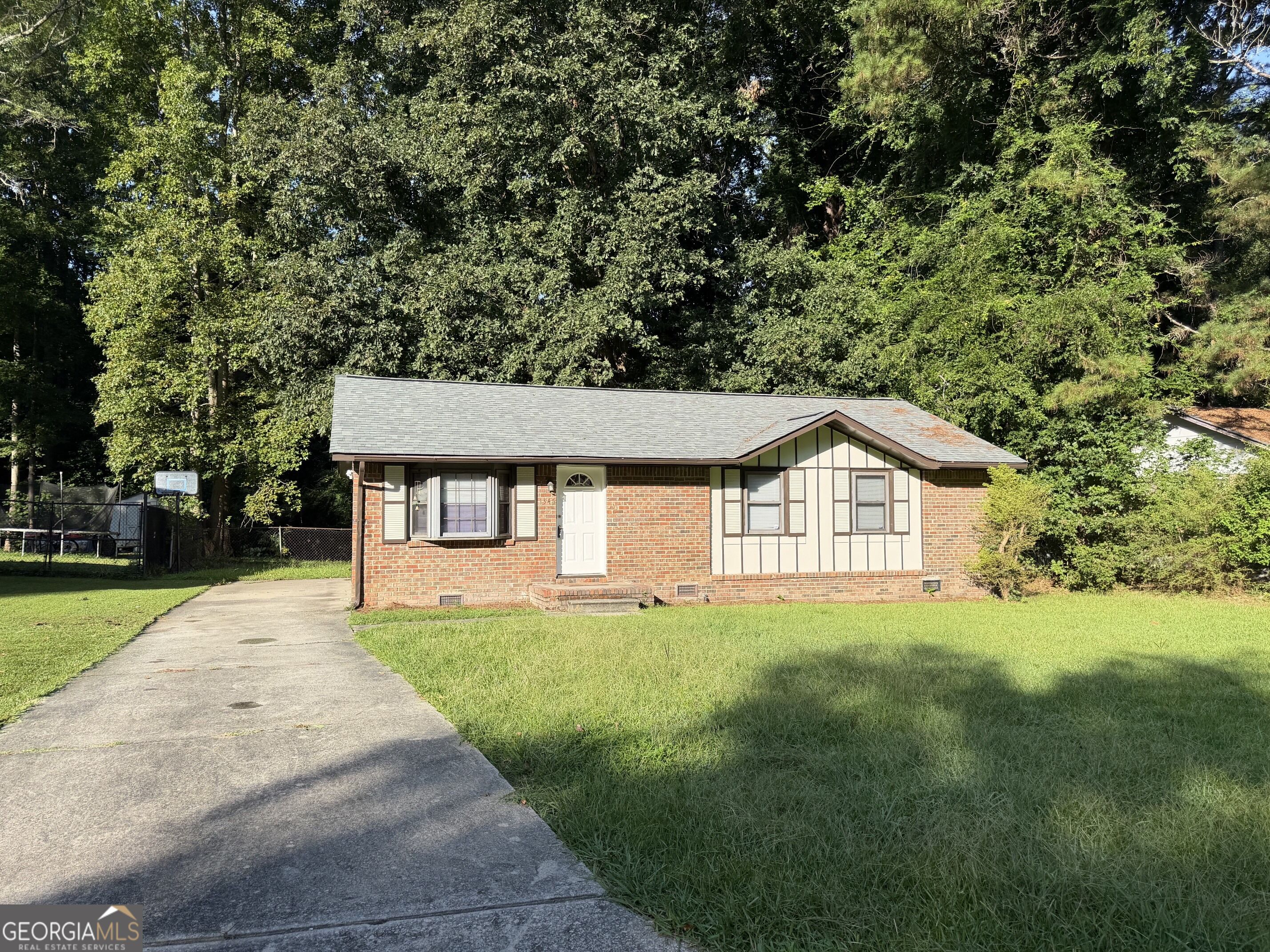 1345 Labelle Street Property Photo 1