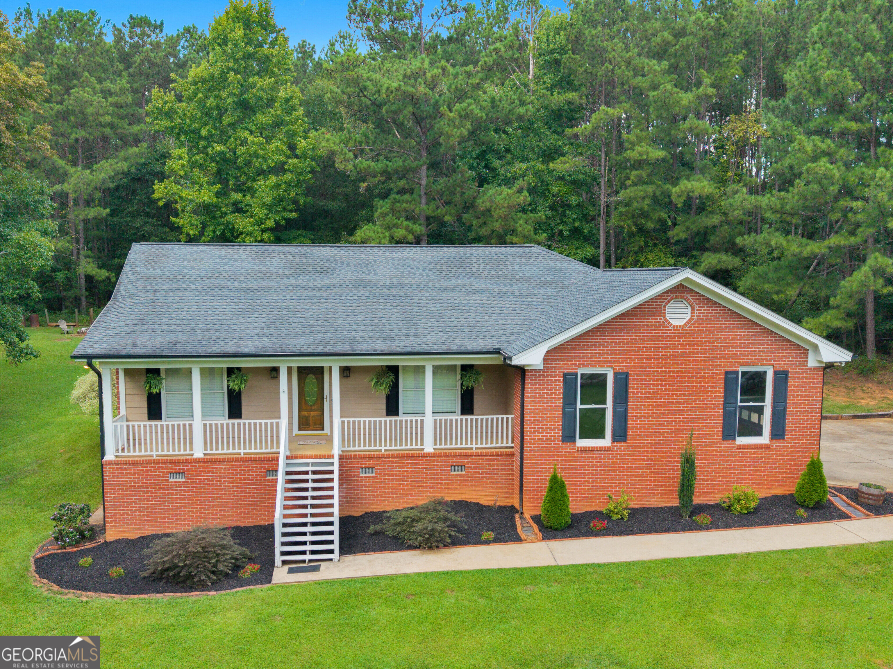 517 Hamlin Road Property Photo 1