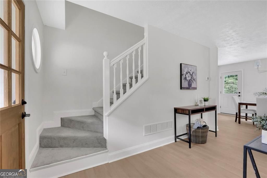 4491 Calumet Drive Nw Property Photo 4