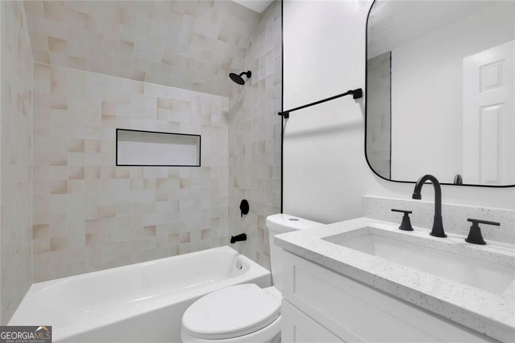 4491 Calumet Drive Nw Property Photo 21