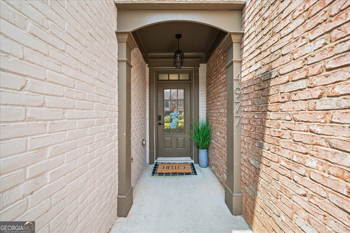 4977 Berkeley Oak Drive Property Photo 2