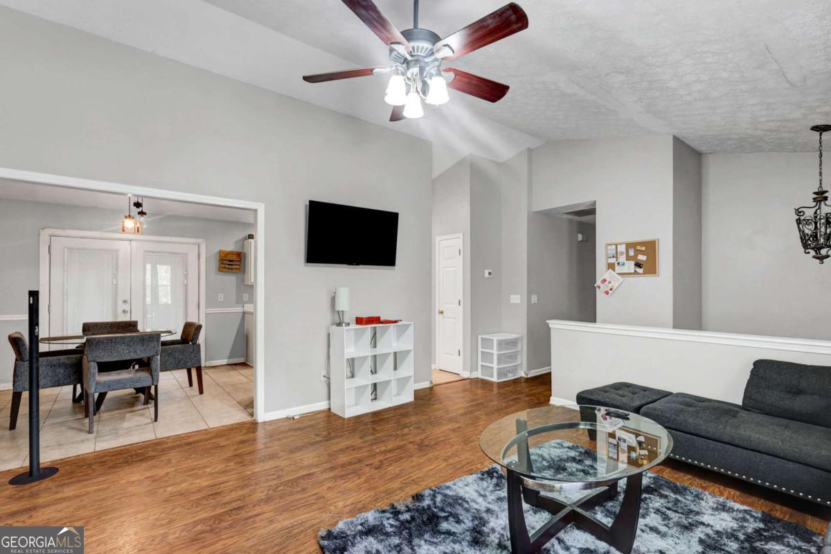 106 Trafalgar Court Property Photo 10