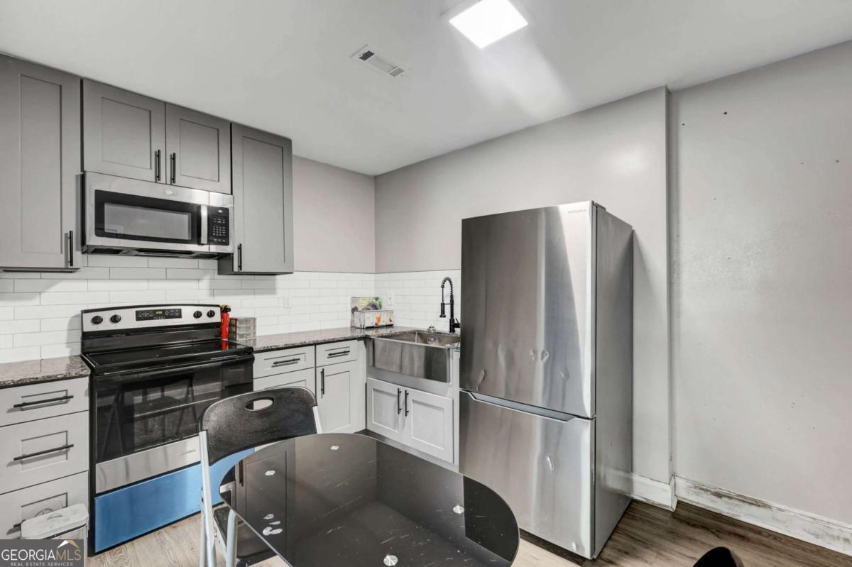 106 Trafalgar Court Property Photo 23