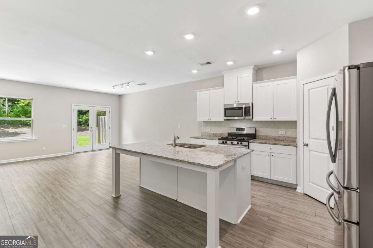 6032 Harbor Landing Drive Property Photo 2