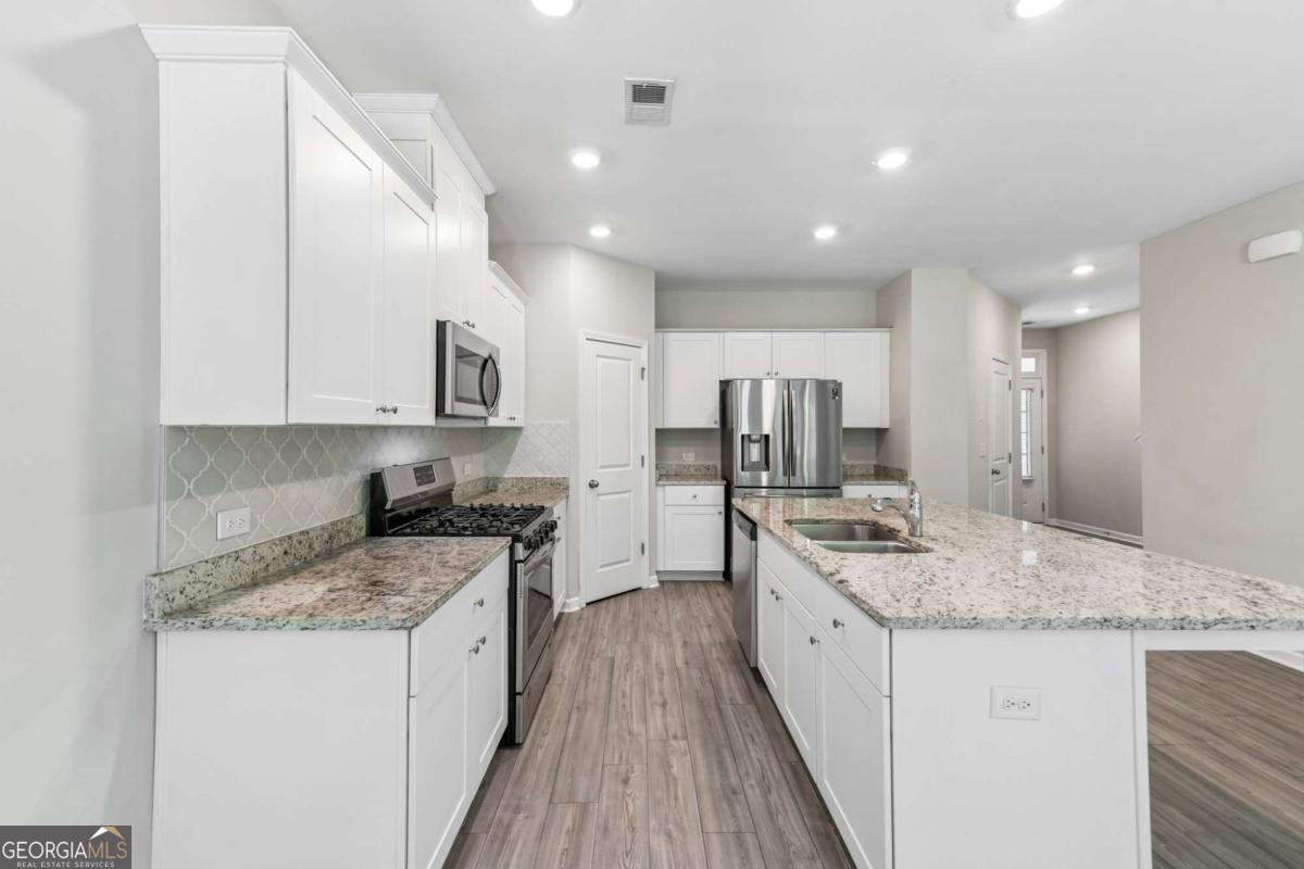 6032 Harbor Landing Drive Property Photo 3