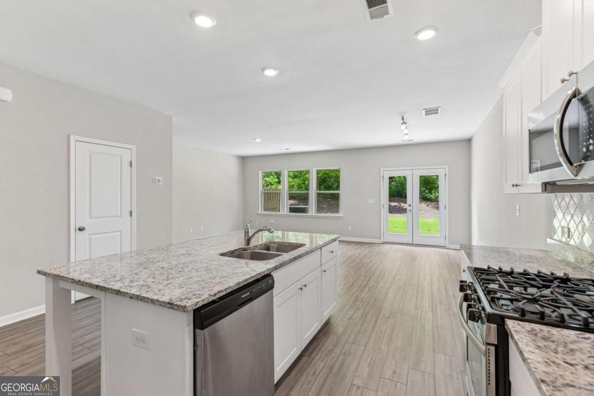 6032 Harbor Landing Drive Property Photo 4