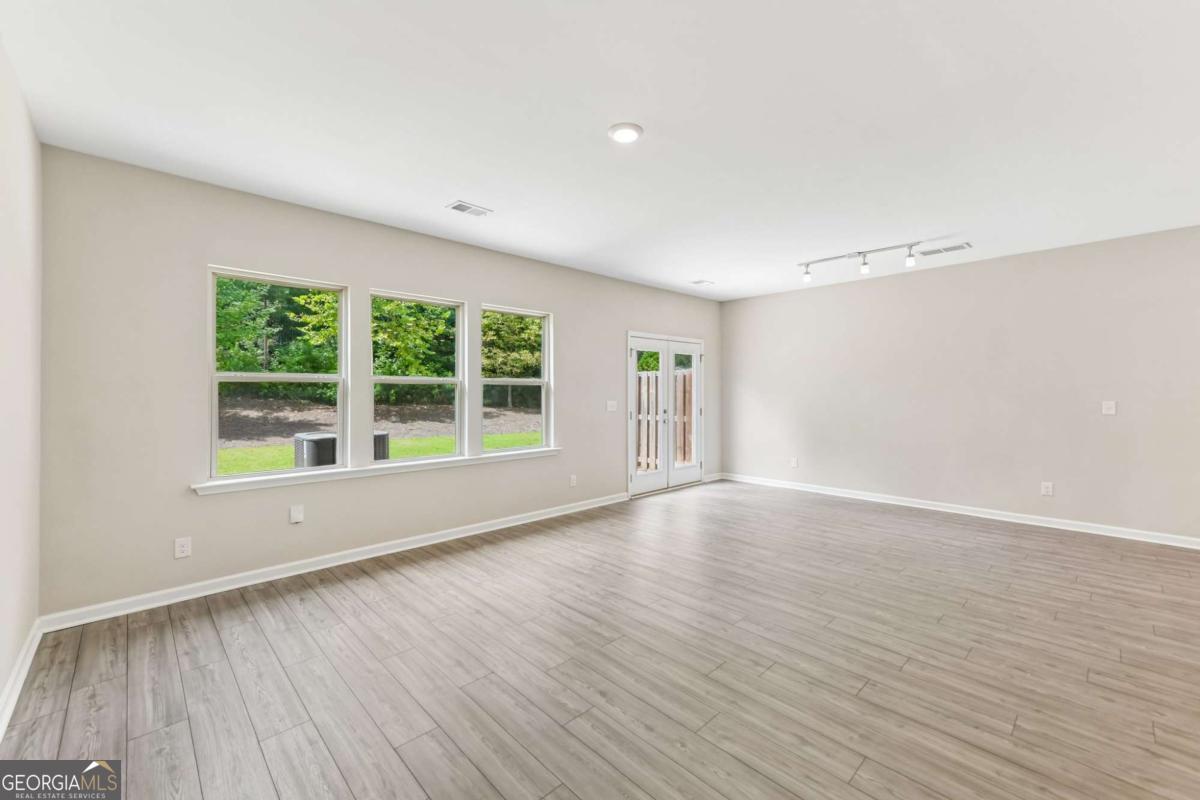 6032 Harbor Landing Drive Property Photo 8