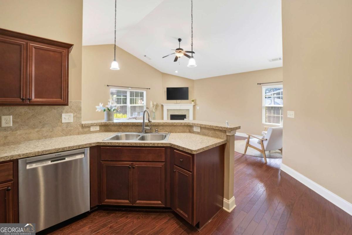 4814 Lost Creek Drive Property Photo 8