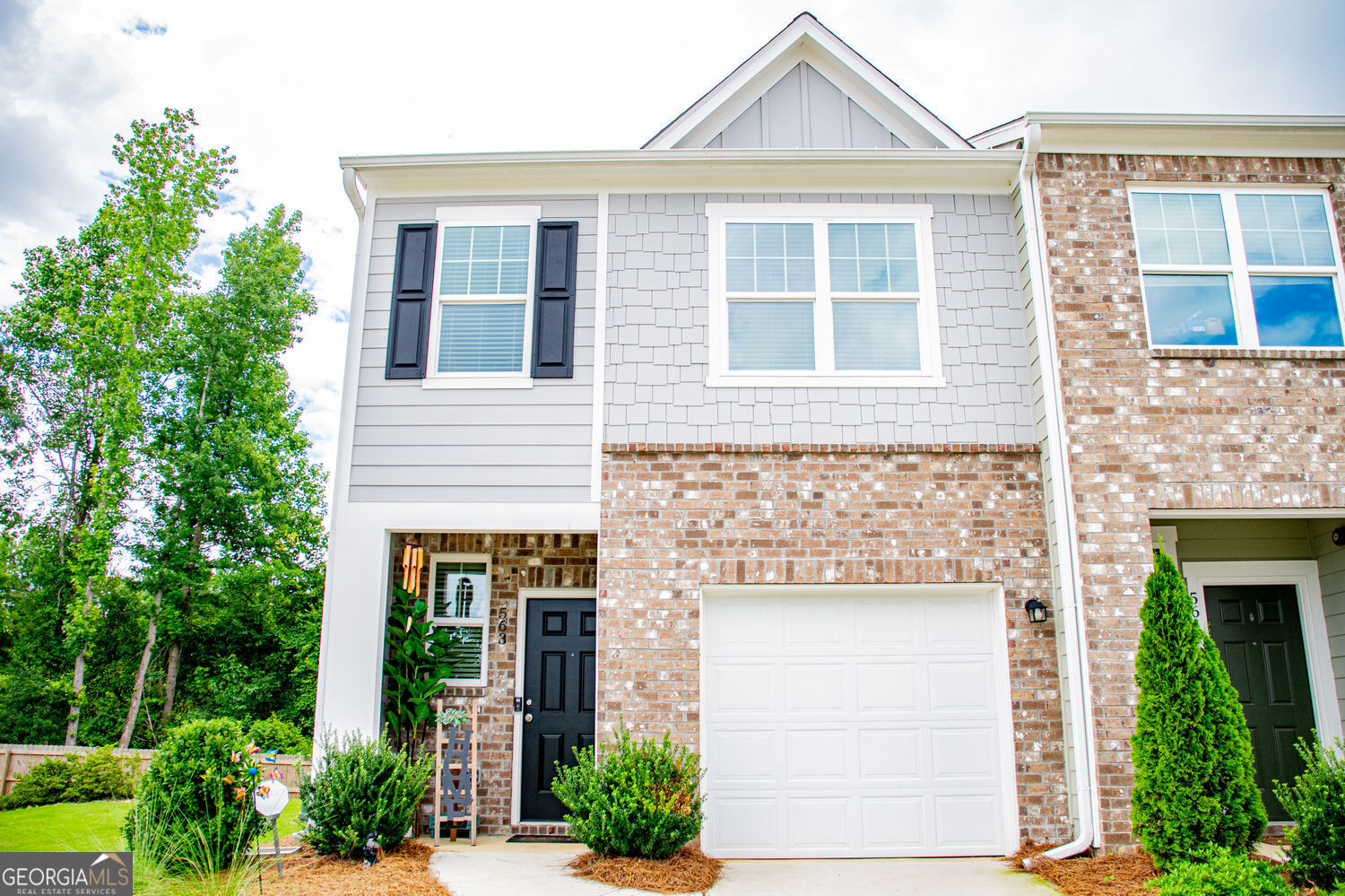 563 Magnolia Circle Property Photo 1